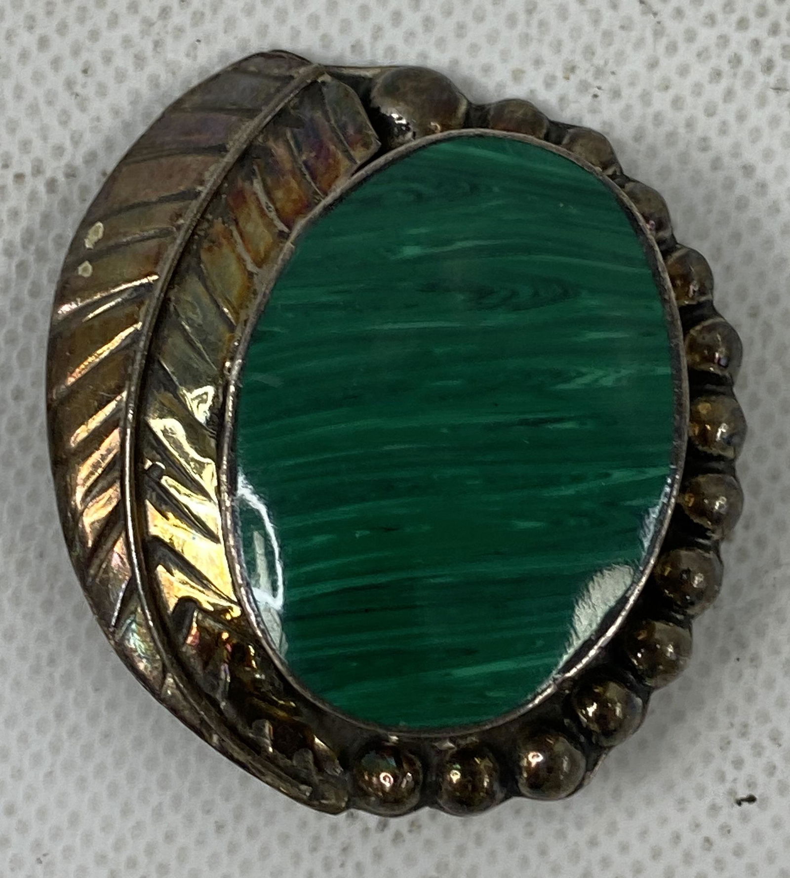 ANTIQUE STERLING SILVER FEATHER BROOCH GREEN VEINED STONE (1 of 3)