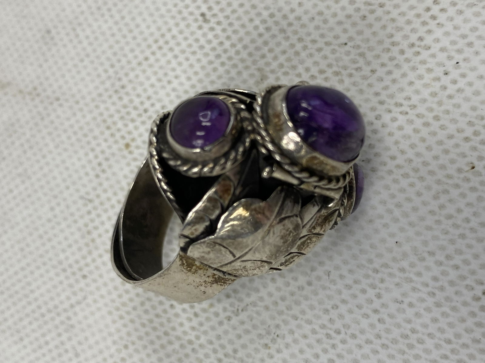 VINTAGE STERLING SILVER COCKTAIL RING 3 PURPLE STONES (1 of 5)