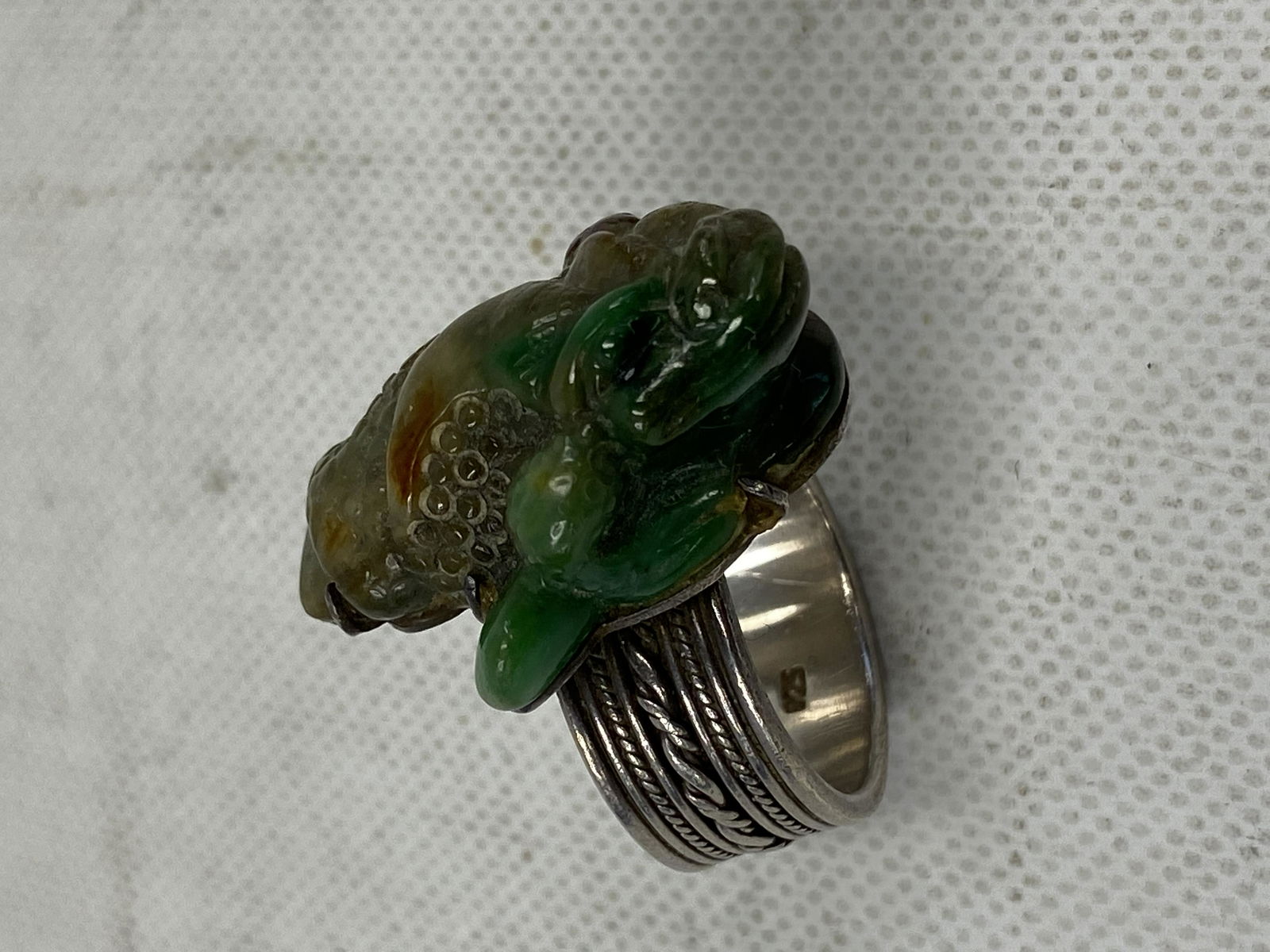 VINTAGE STERLING SILVER COCKTAIL RING JADE FROG (1 of 4)