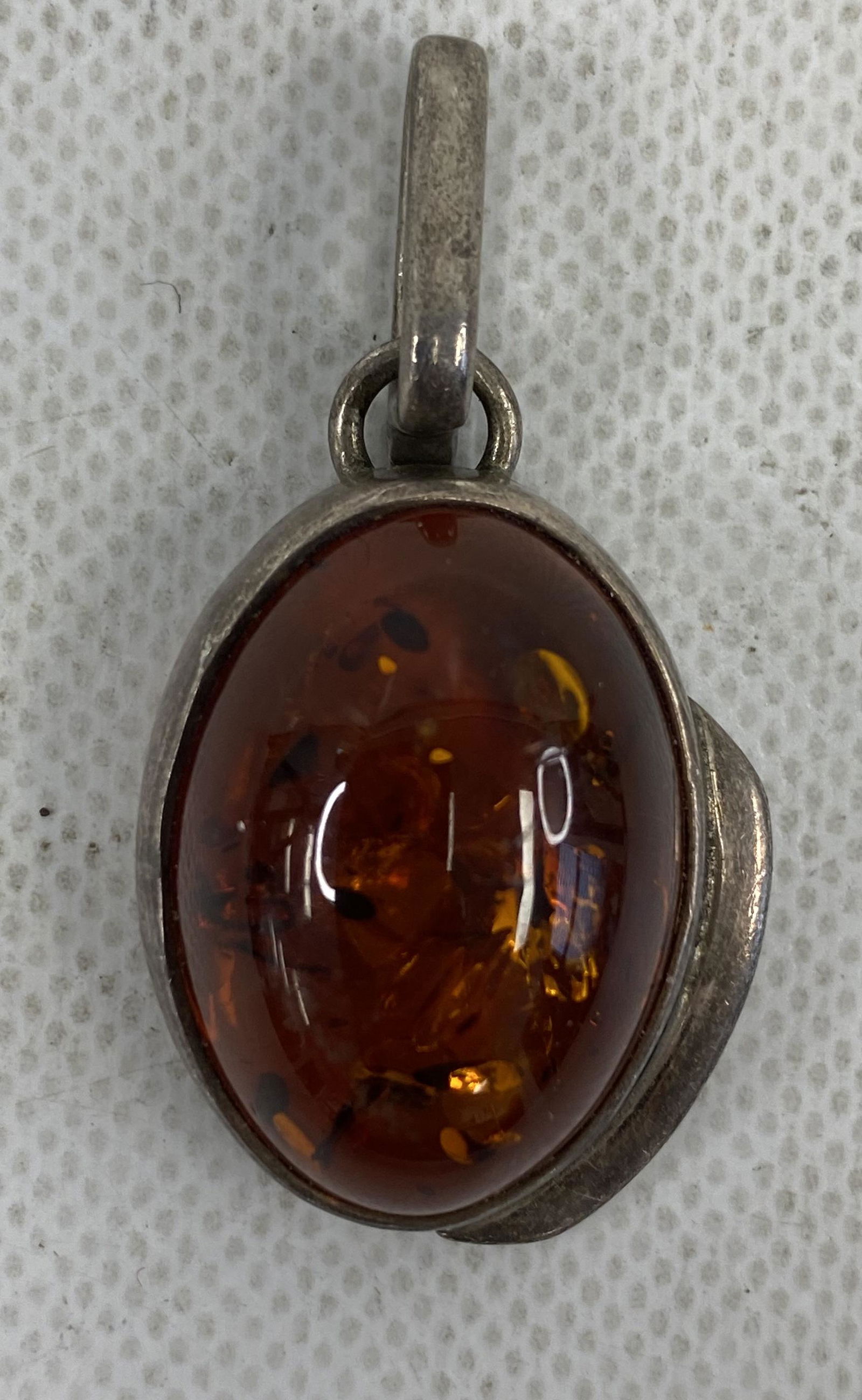 ANTIQUE STERLING SILVER OVAL PENDANT AMBER STONE (1 of 3)