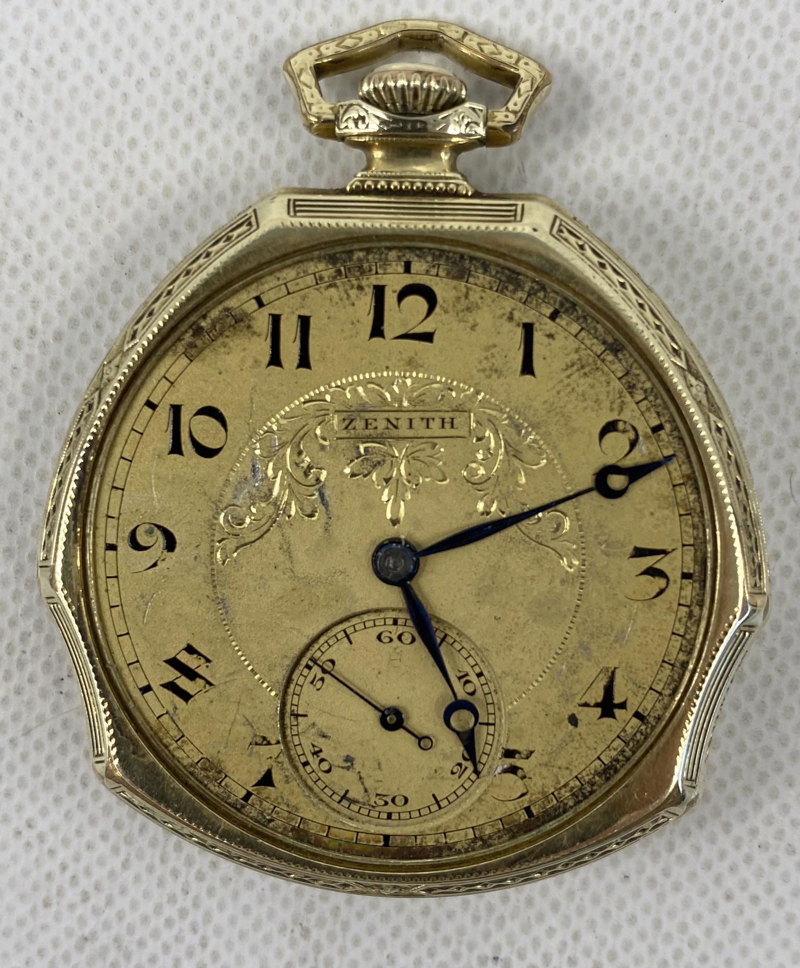 ANTIQUE ZENITH GOLD-FILLED 15 JEWELS POCKET WATCH: ANTIQUE ZENITH GOLD-FILLED 15 JEWELS POCKET WATCH PRE-OWNED, DOESN'T RUN CONDITION : CRYSTAL MISSING Diameter: 1 3\4 inch *We can't garantee that the watch keeps accurate time, it wasn't tested long e