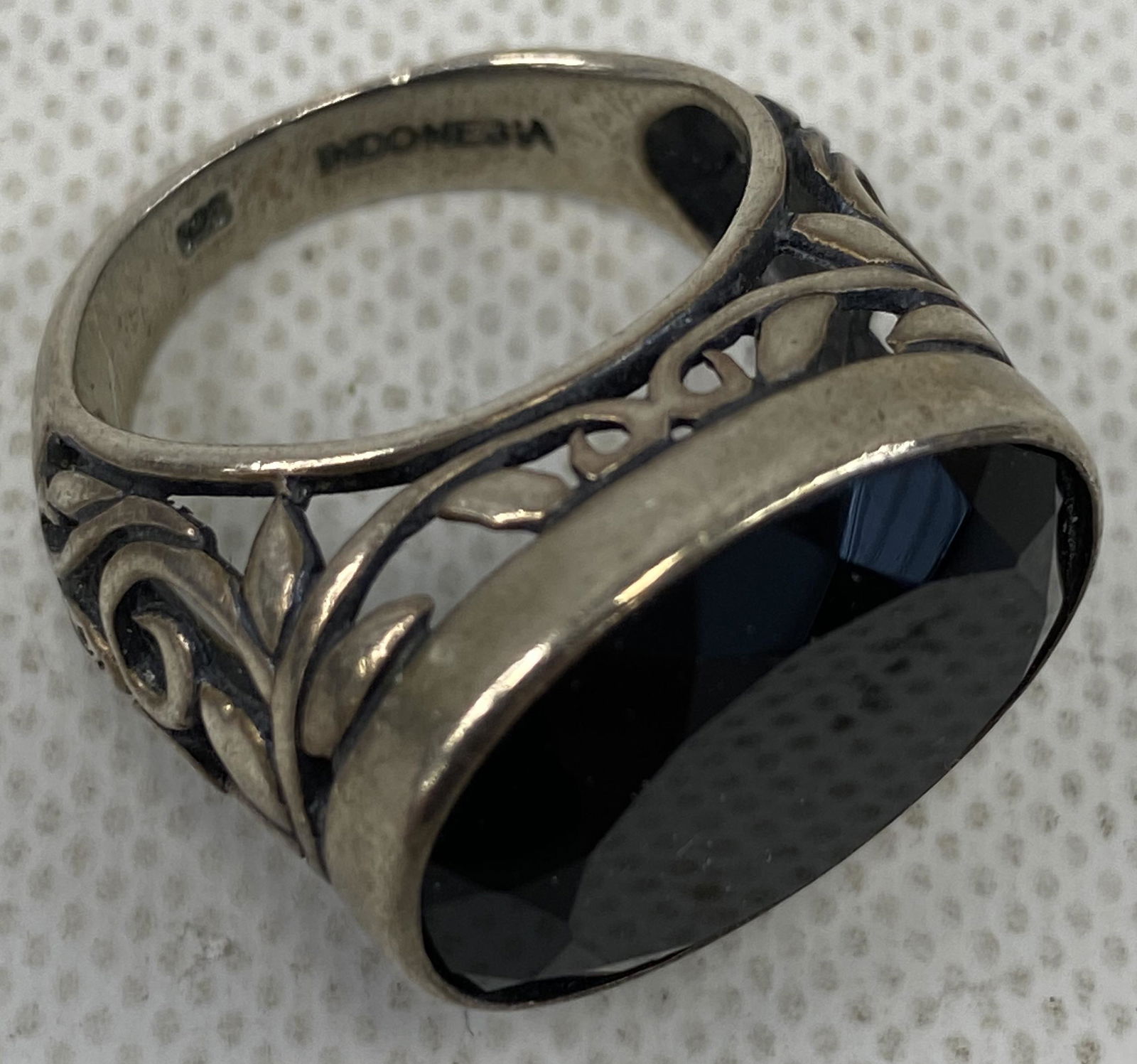 VINTAGE STERLING SILVER SIGNET RING BLACK STONE (1 of 5)