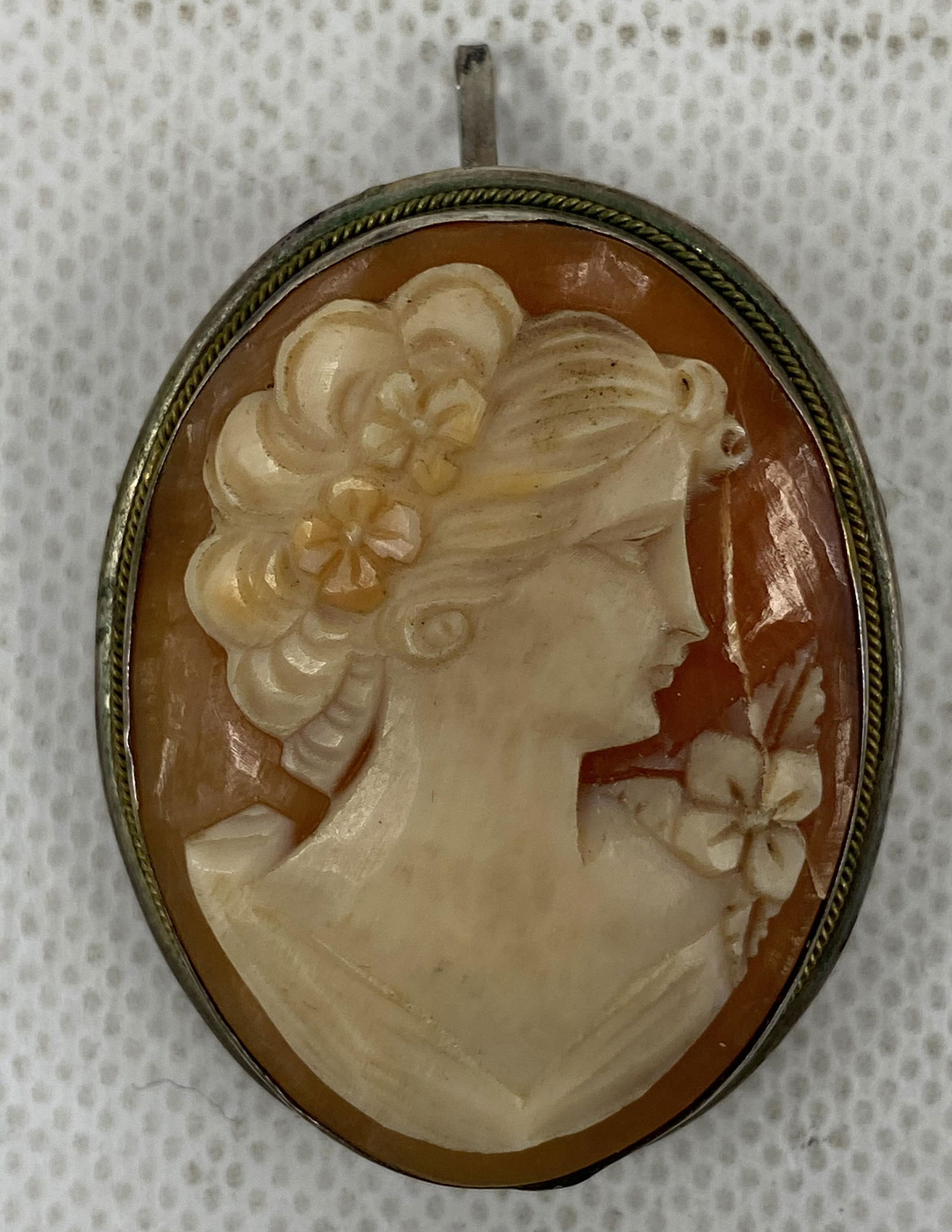 ANTIQUE STERLING SILVER CAMEO BROOCH PORTRAIT WHITE ON ORANGE (1 of 3)