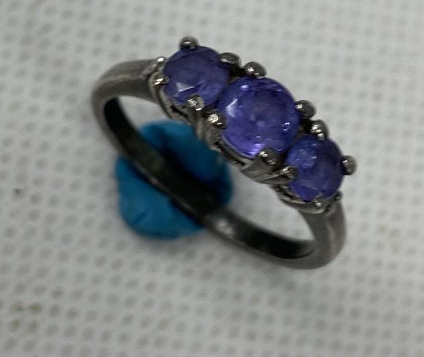 ANTIQUE STERLING SILVER CLUSTER RING 3 PURPLE STONES (1 of 3)