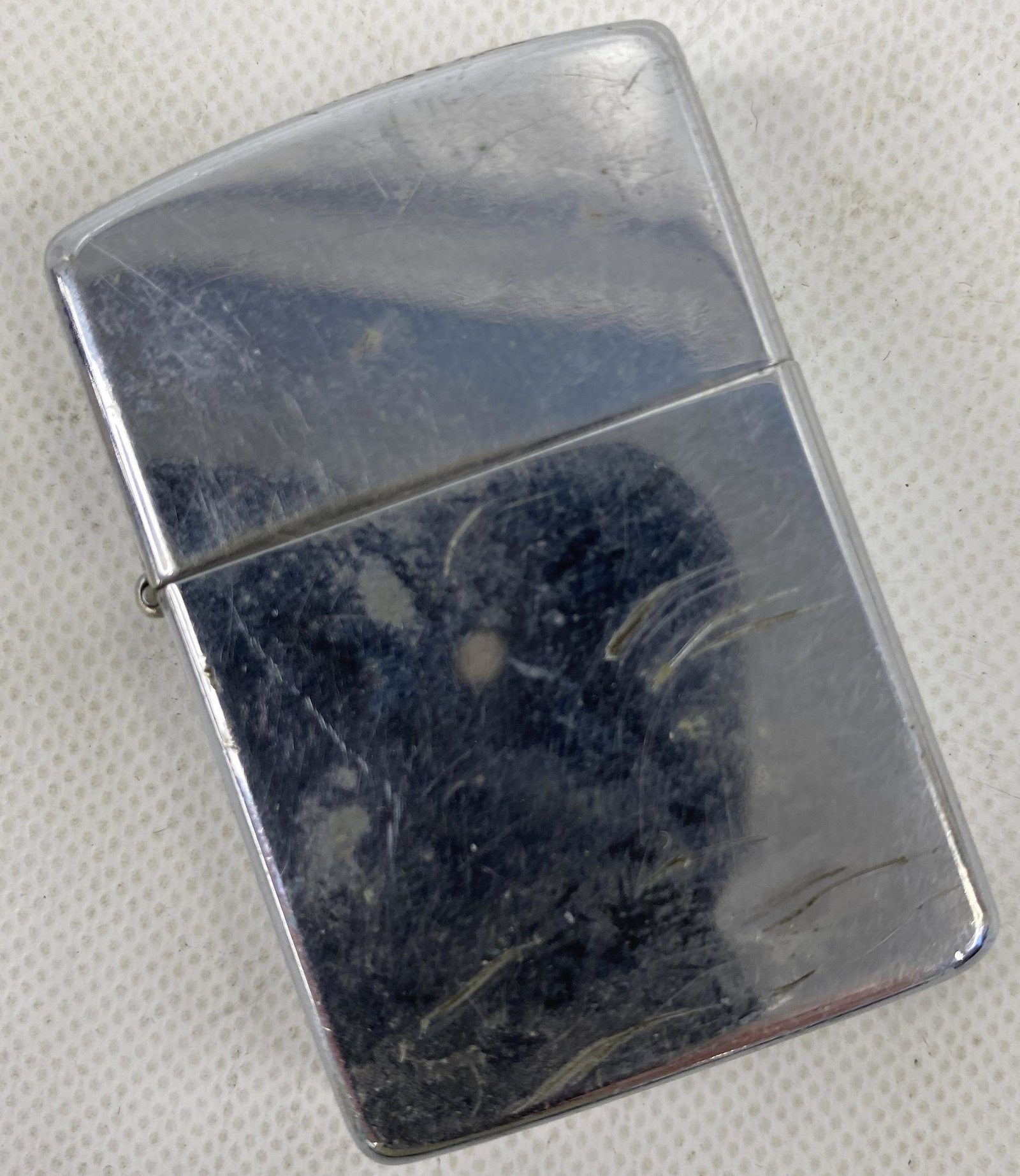 VINTAGE ZIPPO LIGHTER: VINTAGE ZIPPO LIGHTER CONDITION: PRE-OWNED SHIPPING FEE CANADA 10.00$ USA 15.00$ Combined shipping is available for an extra fee, but only on items won on the same date. *All prices are in USD* THE IN