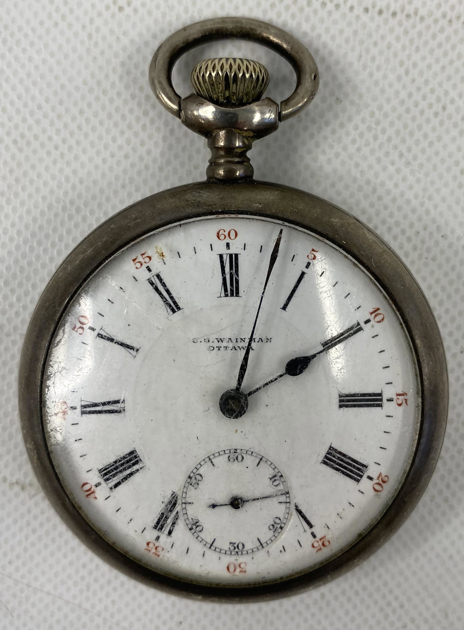 ANTIQUE OMEGA STERLING SILVER 17 JEWELS POCKET WATCH: ANTIQUE OMEGA STERLING SILVER 17 JEWELS POCKET WATCH The watch is pre-owned and runs. Diameter: 2 inch. *We can't garantee that the watch keeps accurate time, it wasn't tested long enough* SHIPPING FE