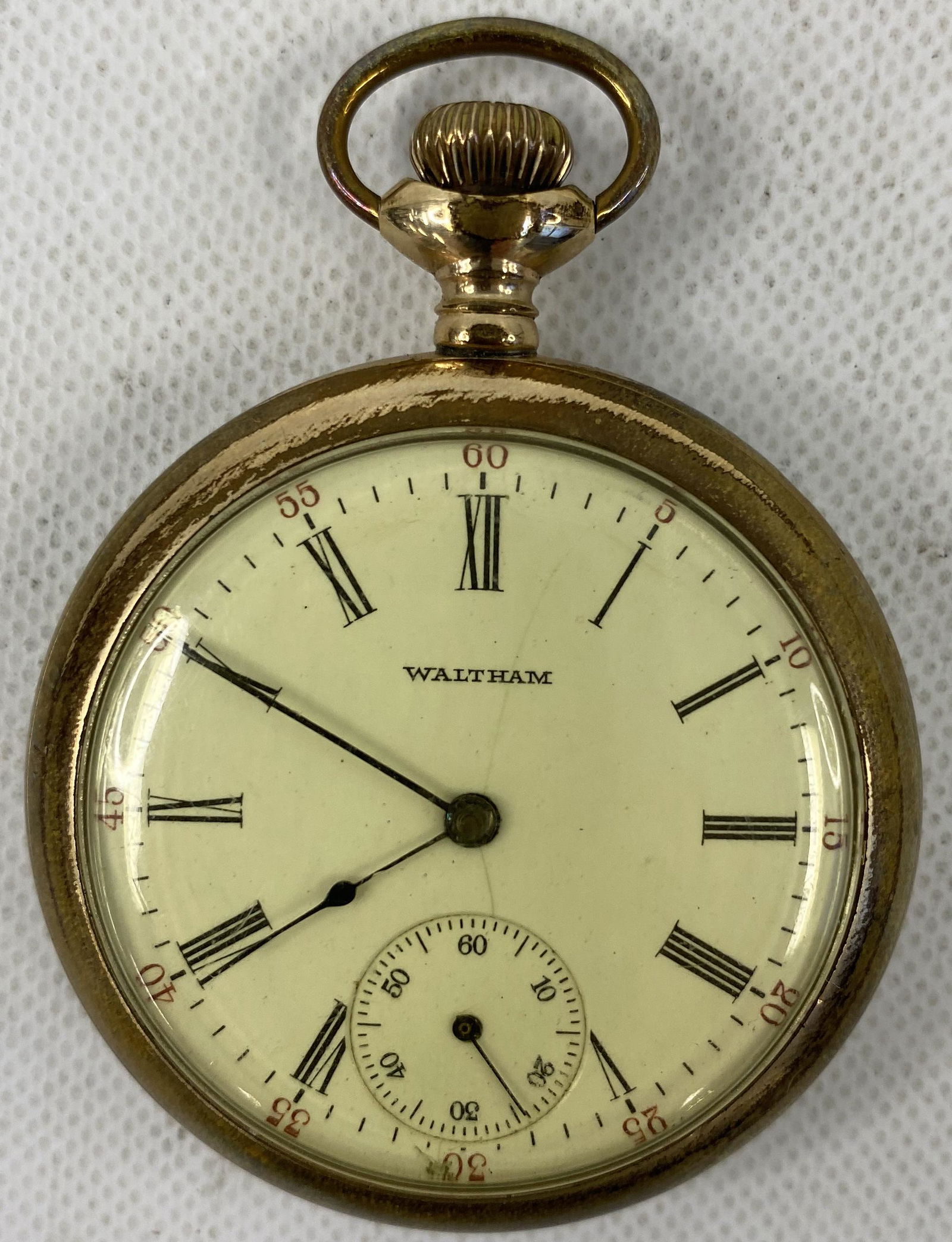 ANTIQUE WALTHAM TRAVELLER GOLD FILLED POCKET WATCH: ANTIQUE WALTHAM TRAVELLER GOLD FILLED POCKET WATCH The watch is pre-owned and runs. Diameter: 2 inch. *We can't garantee that the watch keeps accurate time, it wasn't tested long enough* SHIPPING FEE