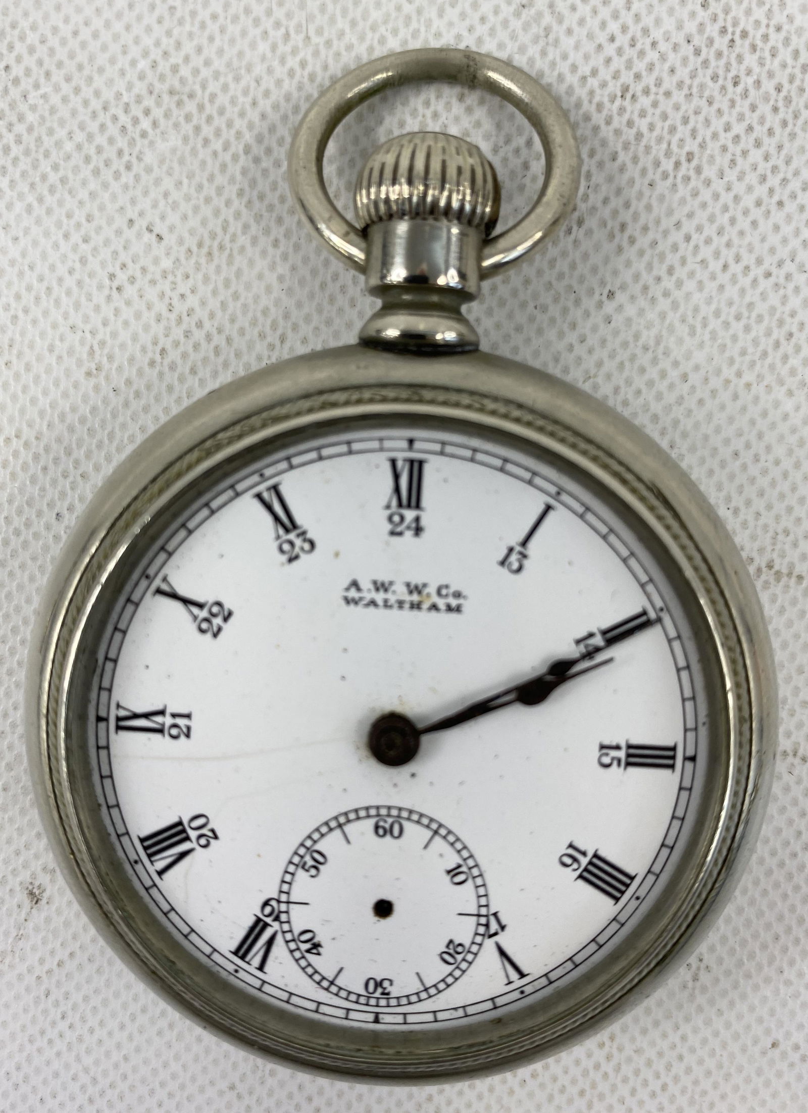ANTIQUE WALTHAM SILVER-PLATED POCKET WATCH. CRYSTAL MISSING (1 of 2)