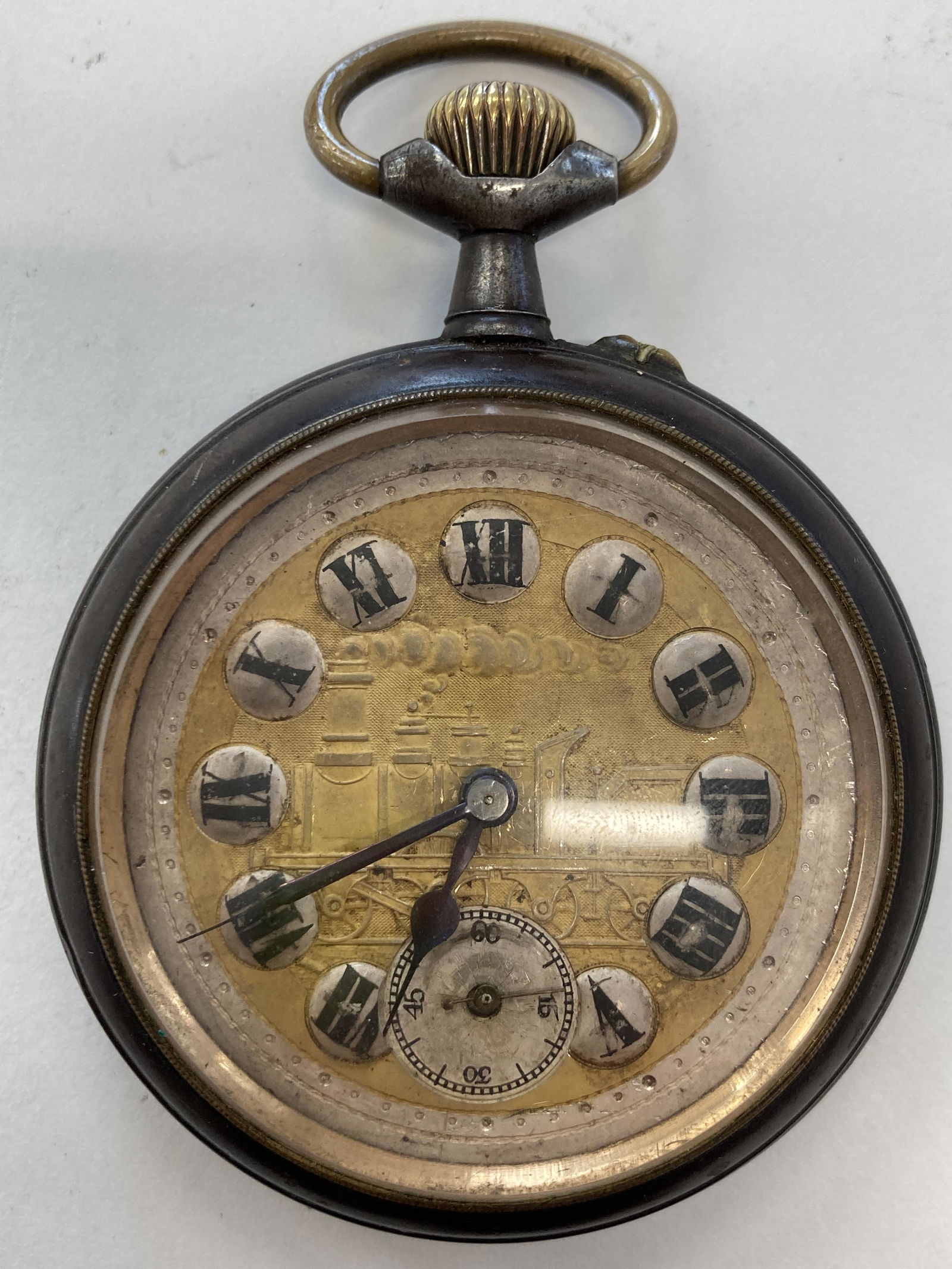 ANTIQUE STEEL POCKET WATCH: ANTIQUE STEEL POCKET WATCH CONDITION: PRE-OWNED/RUN Diameter: 2 5/8 INCH *We can't garantee that the watch keeps accurate time, it wasn't tested long enough* SHIPPING FEE CANADA 15.00$ USA 20.00$ Comb