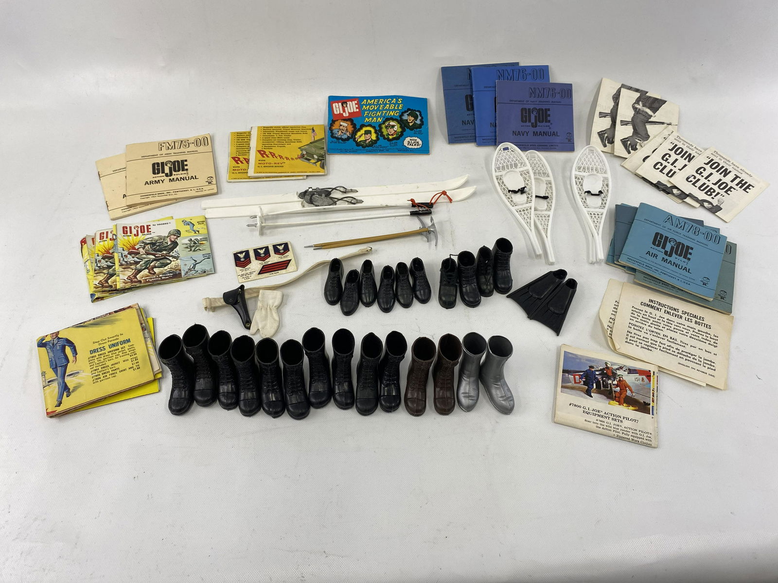 1960'S HASBRO GI JOE GIFT SET BOX & ACCESSORIES (1 of 6)