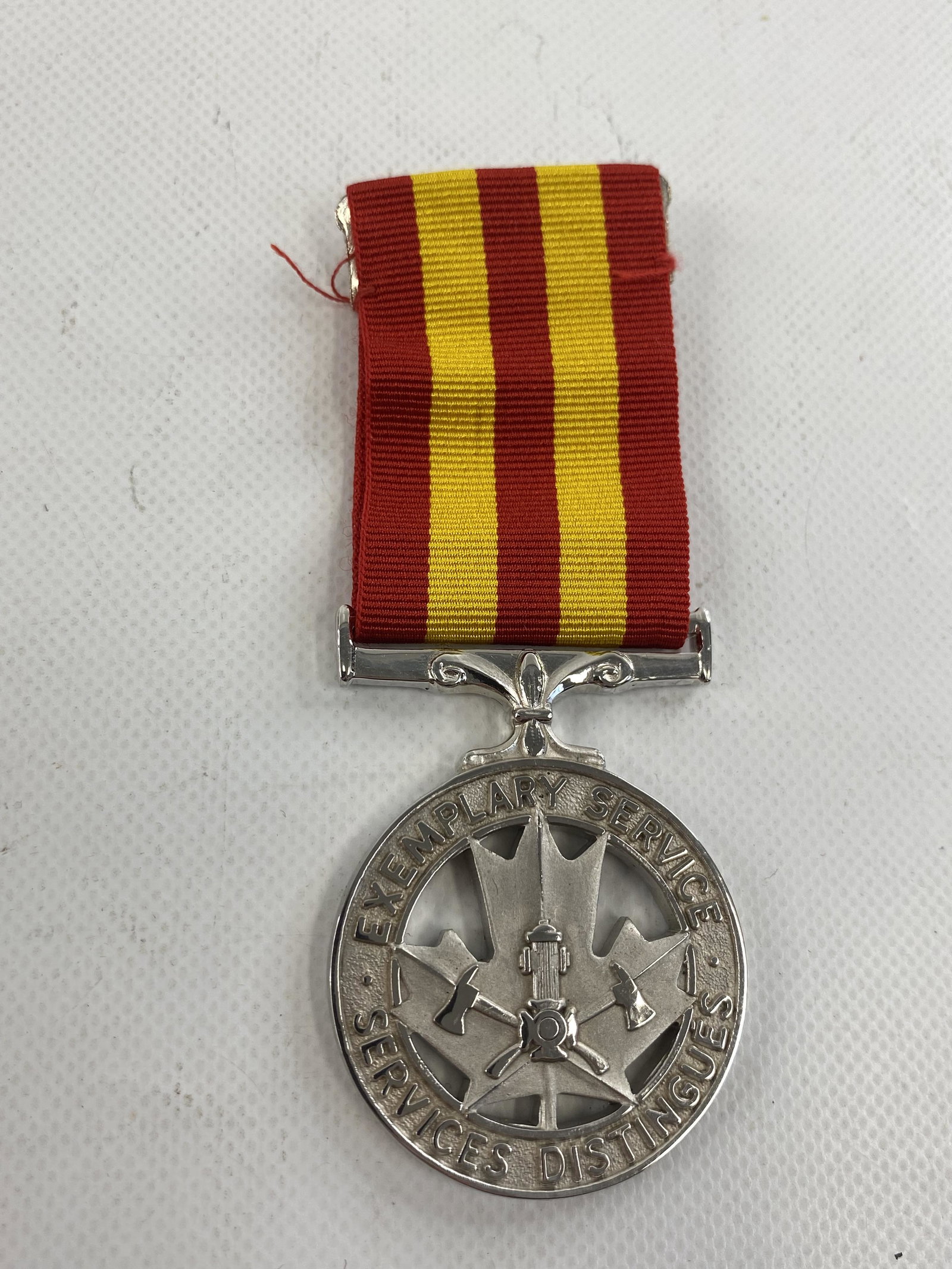 VINTAGE CANADA FIREFIGHTER MEDAL & CASE (1 of 6)