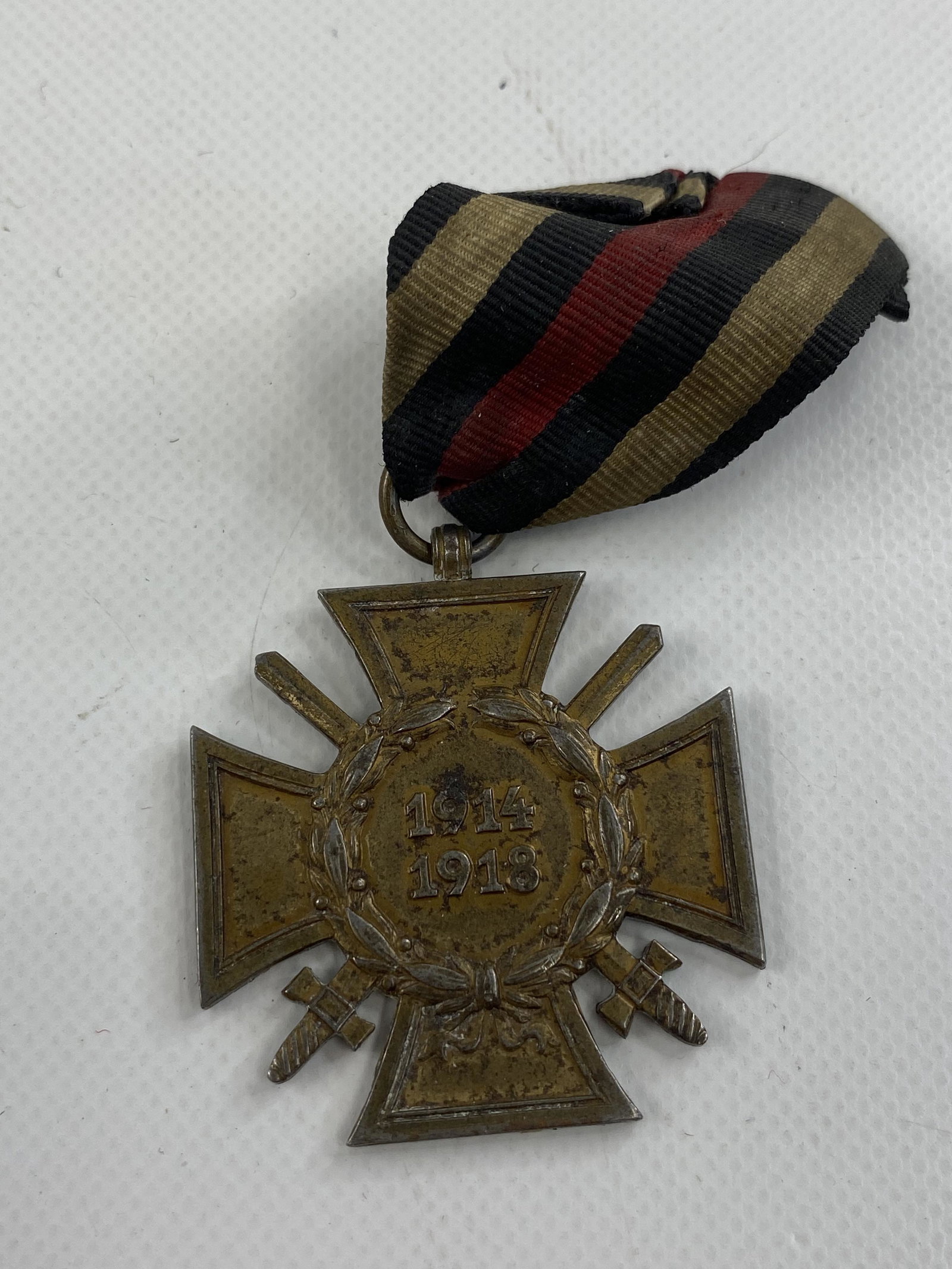 1914-18 WW1 GERMAN CROSS OF HONOR WITH SWORDS MEDAL (1 of 5)