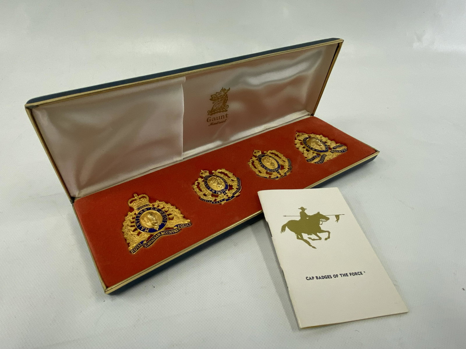 1973 CANADA R.C.M.P. 100TH ANN CAP BADGES SET (1 of 8)