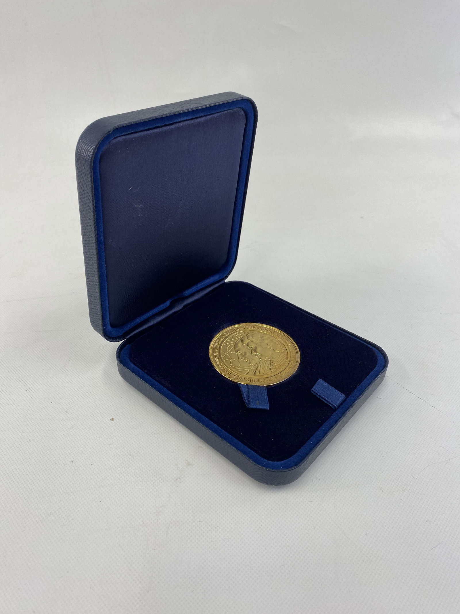 JOHN RALSTON SAUL ADRIENNE CLARKSON GOUVERNOR GENERAL MEDAL & CASE (1 of 6)