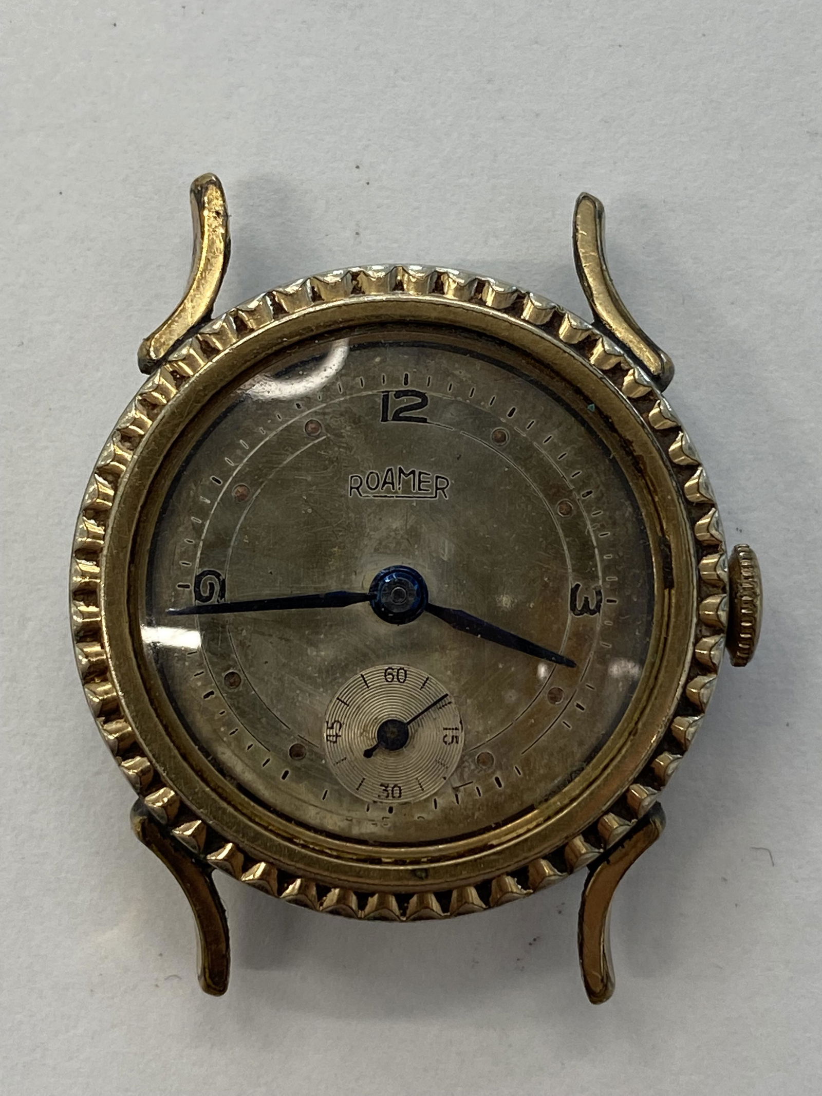 VINTAGE ROAMER GOLD-FILLED WIND-UP MENS WATCH: VINTAGE ROAMER GOLD-FILLED WIND-UP MENS WATCH CONDITION: PRE-OWNED / DOESN'T RUN Diameter: 30 MM *We can't garantee that the watch keeps accurate time, it wasn't tested long enough* SHIPPING FEE CANAD