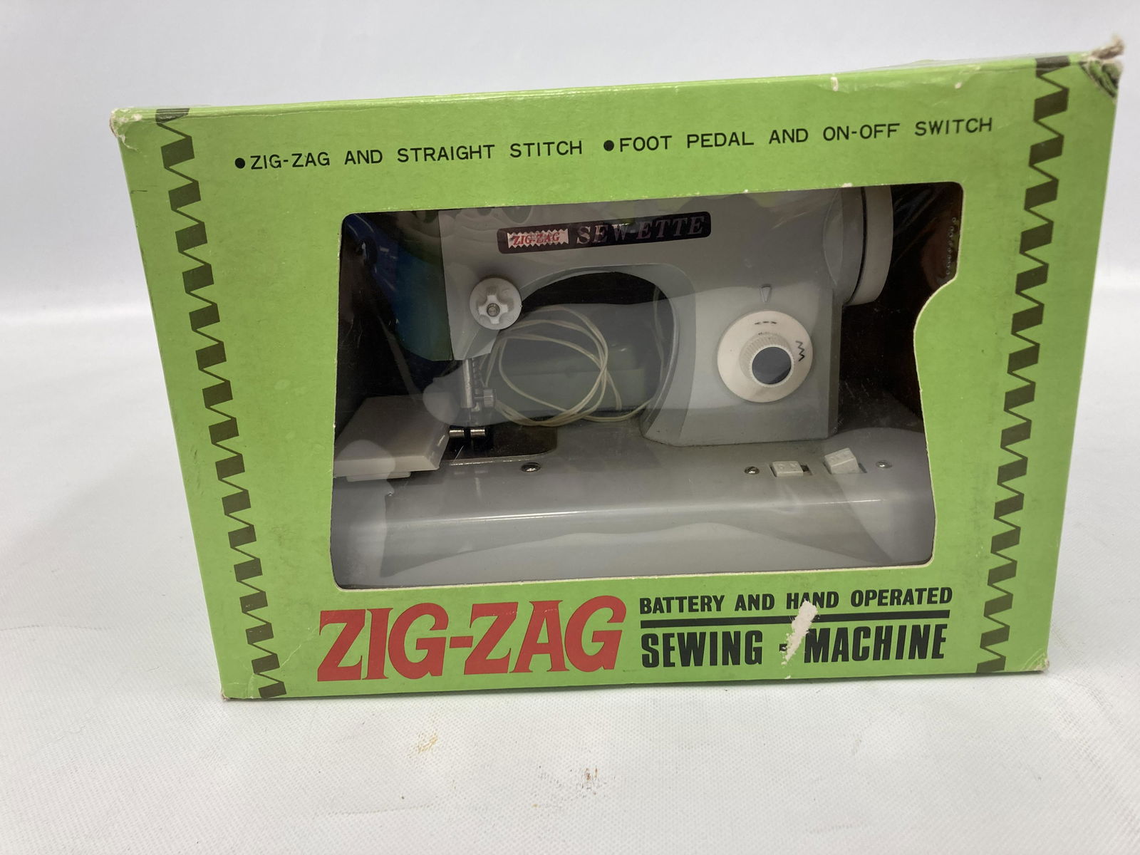1960's Japan Zigzag Sewingmachine Toy & Box Auction