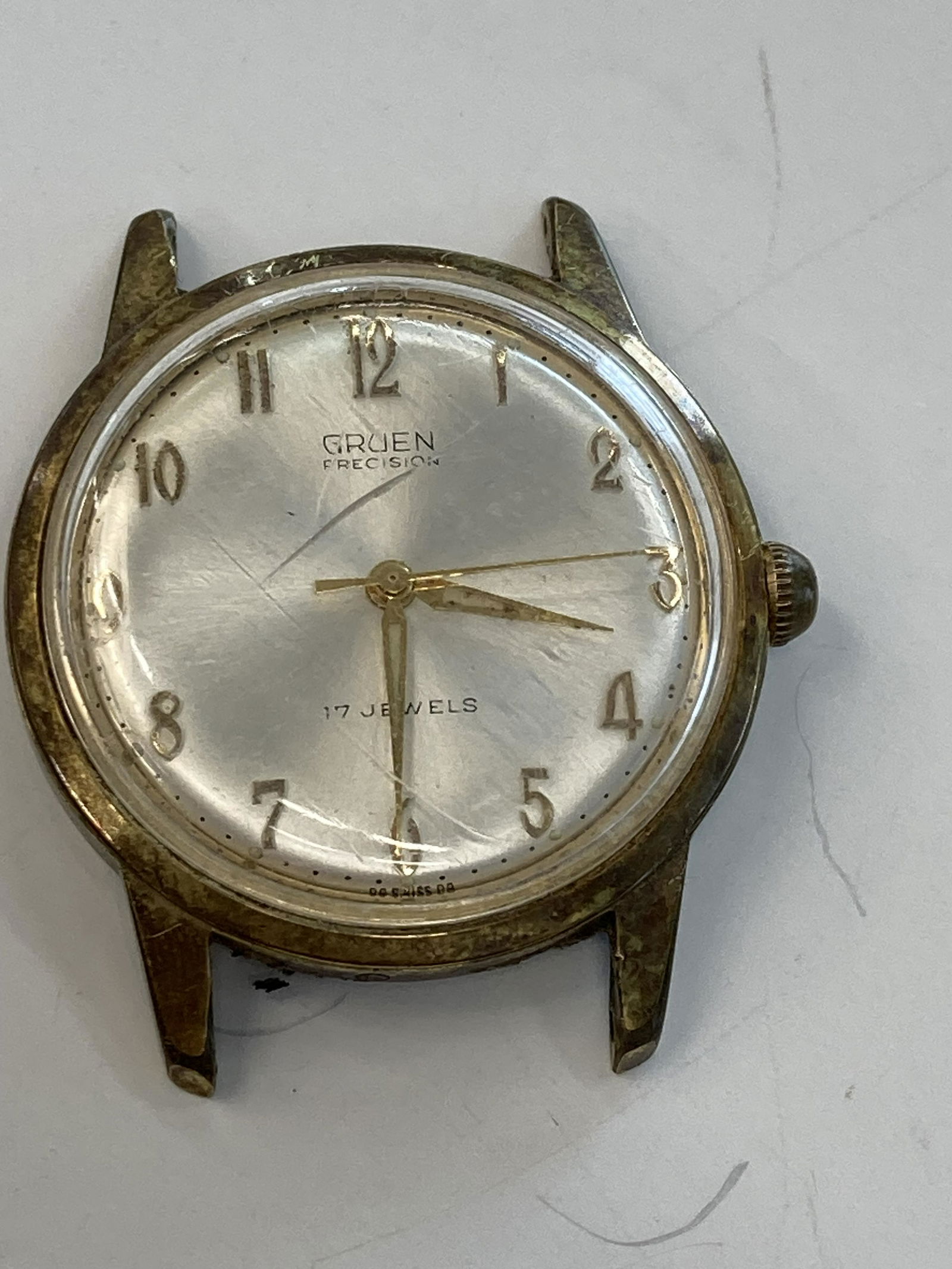 VINTAGE GRUEN GOLD-FILLED WIND-UP MENS WATCH: VINTAGE GRUEN GOLD-FILLED WIND-UP MENS WATCH CONDITION : PRE-OWNED - DOESN`T RUN Diameter: 34 MM *We can't garantee that the watch keeps accurate time, it wasn't tested long enough* SHIPPING FEE CANA