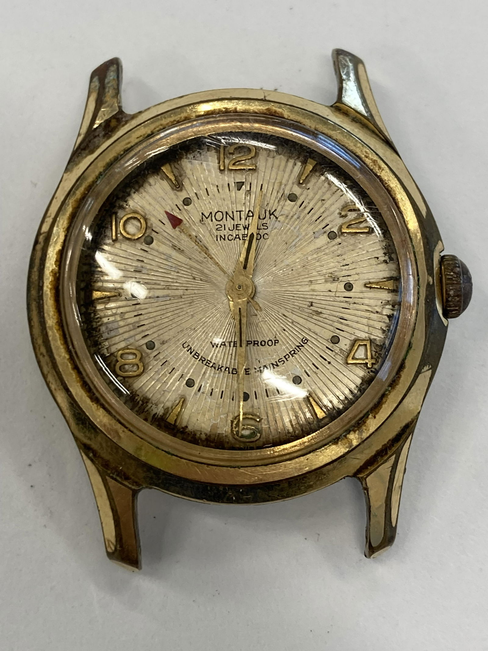 VINTAGE MONTAUX GOLD-FILLED WIND-UP MENS WATCH: VINTAGE MONTAUX GOLD-FILLED WIND-UP MENS WATCH CONDITION : PRE-OWNED - RUN Diameter: 32 MM *We can't garantee that the watch keeps accurate time, it wasn't tested long enough* SHIPPING FEE CANADA 15.