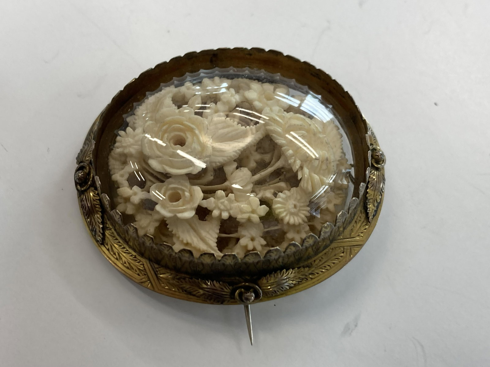 ANTIQUE STERLING SILVER OVAL BROOCH FLOWERS IN GLASS (1 of 4)