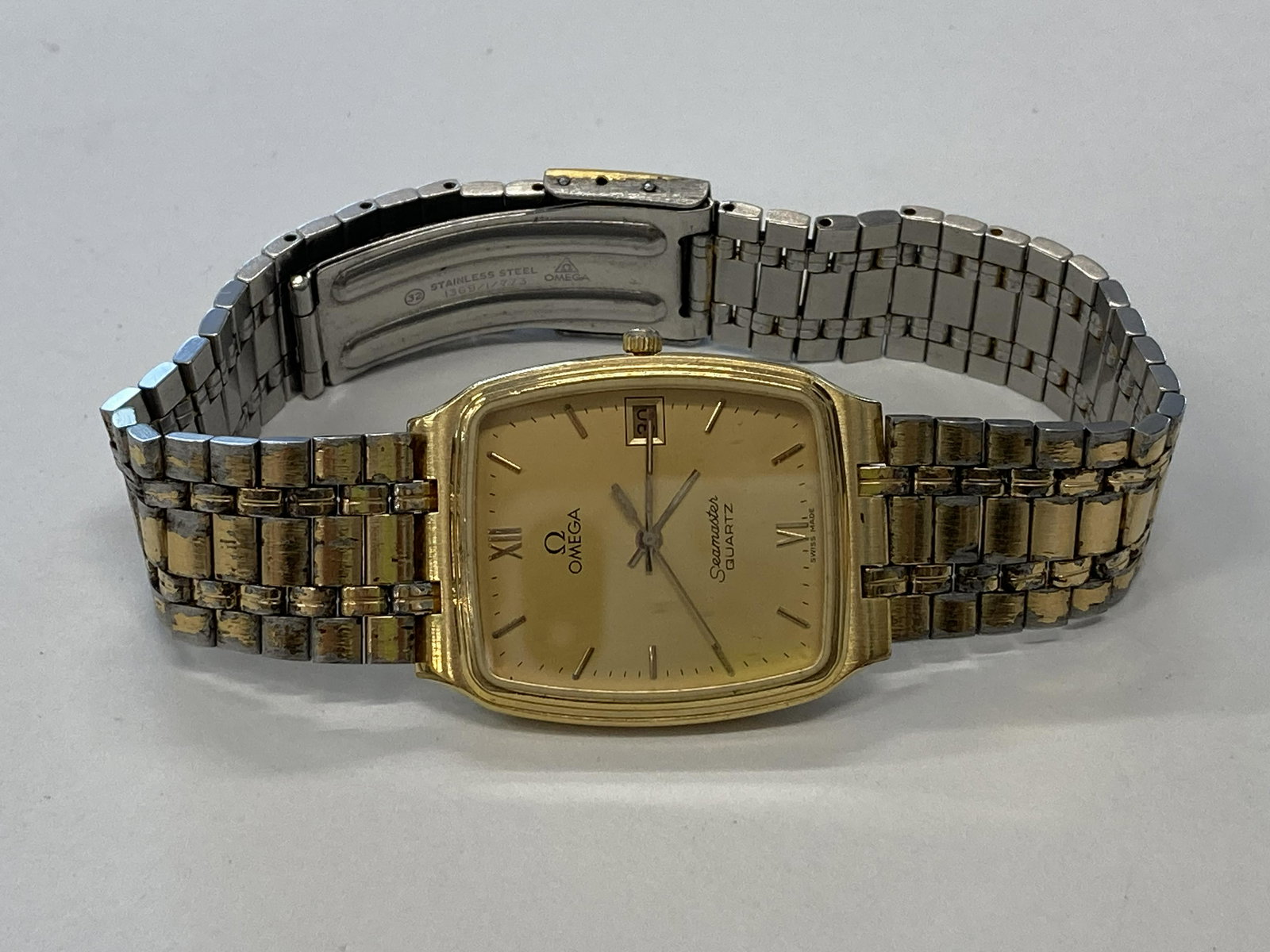 VINTAGE OMEGA SEAMASTER GOLD-FILLED BATTERY MENS WATCH: VINTAGE OMEGA SEAMASTER GOLD-FILLED BATTERY MENS WATCH CONDITION : PRE-OWNED - RUN Diameter: 29 MM *We can't garantee that the watch keeps accurate time, it wasn't tested long enough* SHIPPING FEE CA