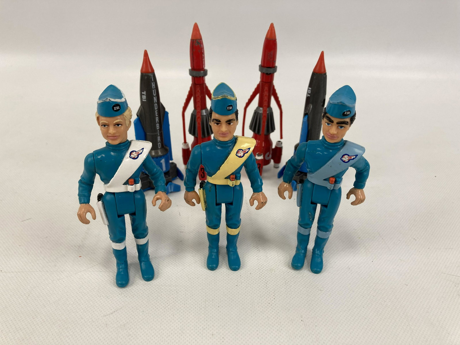 VINTAGE THUNDERBIRD ACTION FIGURES 3 AND ACCESSORIES (1 of 12)