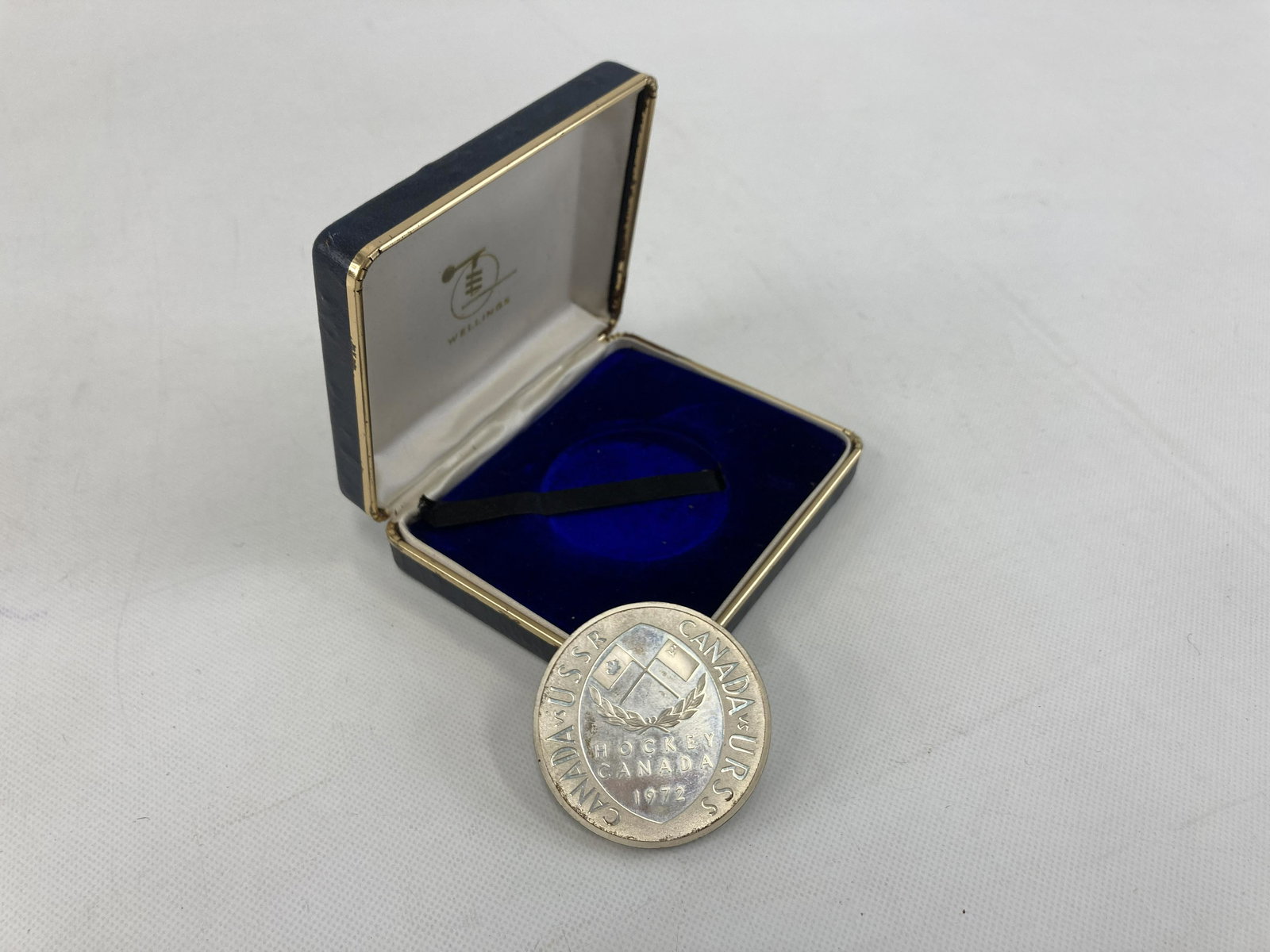 1972 CANADA VS USSR HOCKEY SERIES STERLING SILVER MEDAL & CASE (1 of 7)