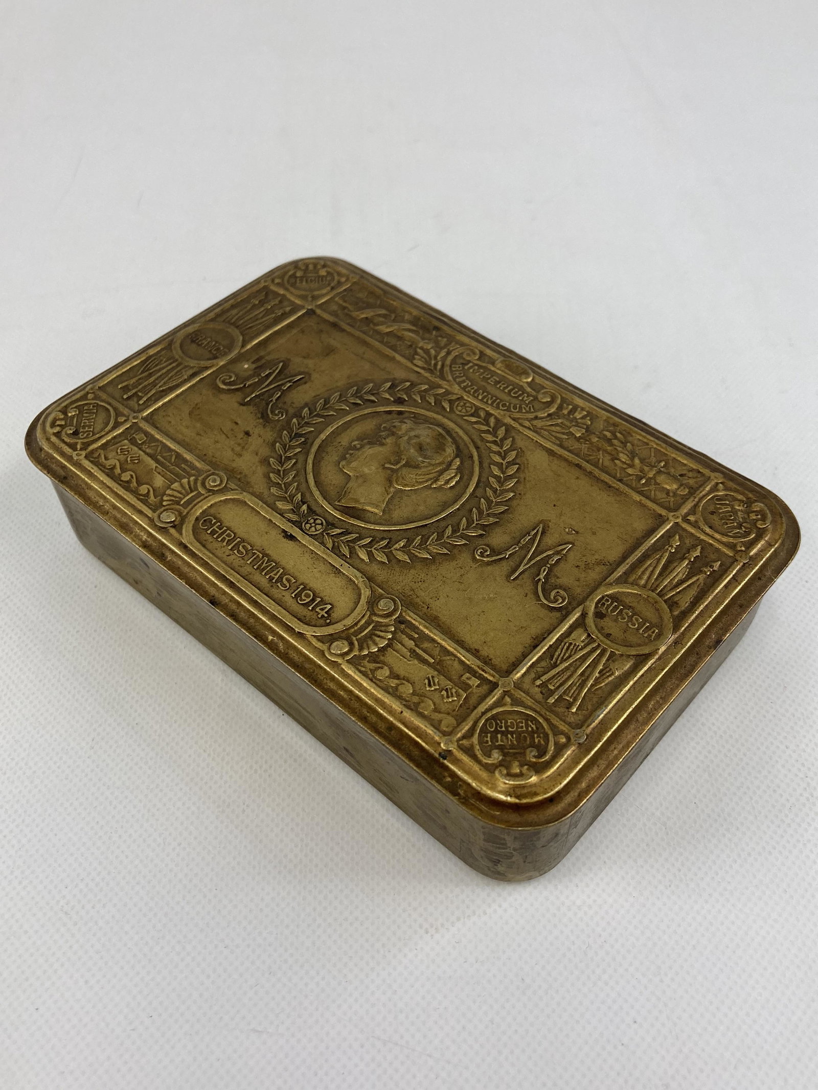 1914 WW1 PRINCESS MARY CHRISTMAS GIFT BRASS BOX (1 of 5)