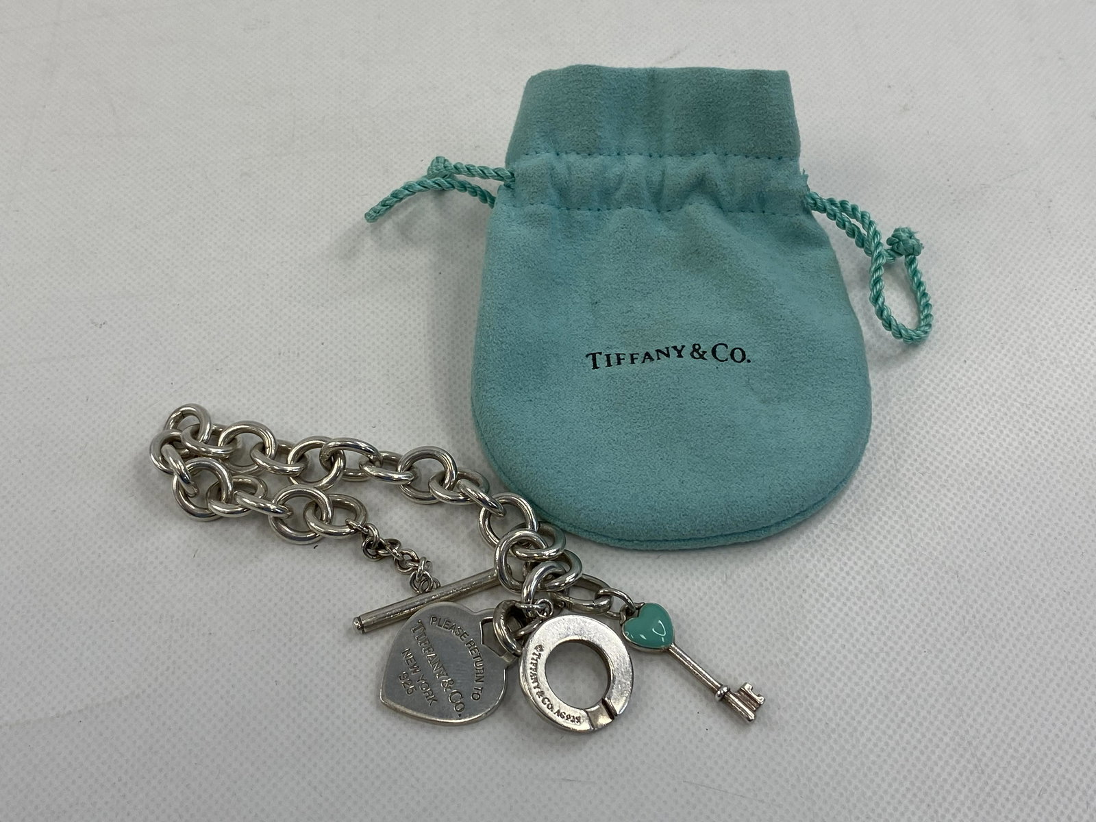 TIFFANY & CO STERLING SILVER BRACELET: TIFFANY & CO STERLING SILVER BRACELET CONDITION: PRE-OWNED SIZE : 20 INCHES WEIGHT : 38.0 GRAMS SHIPPING FEE CANADA 10.00$ USA 15.00$ Combined shipping is available for an extra fee, but only on items