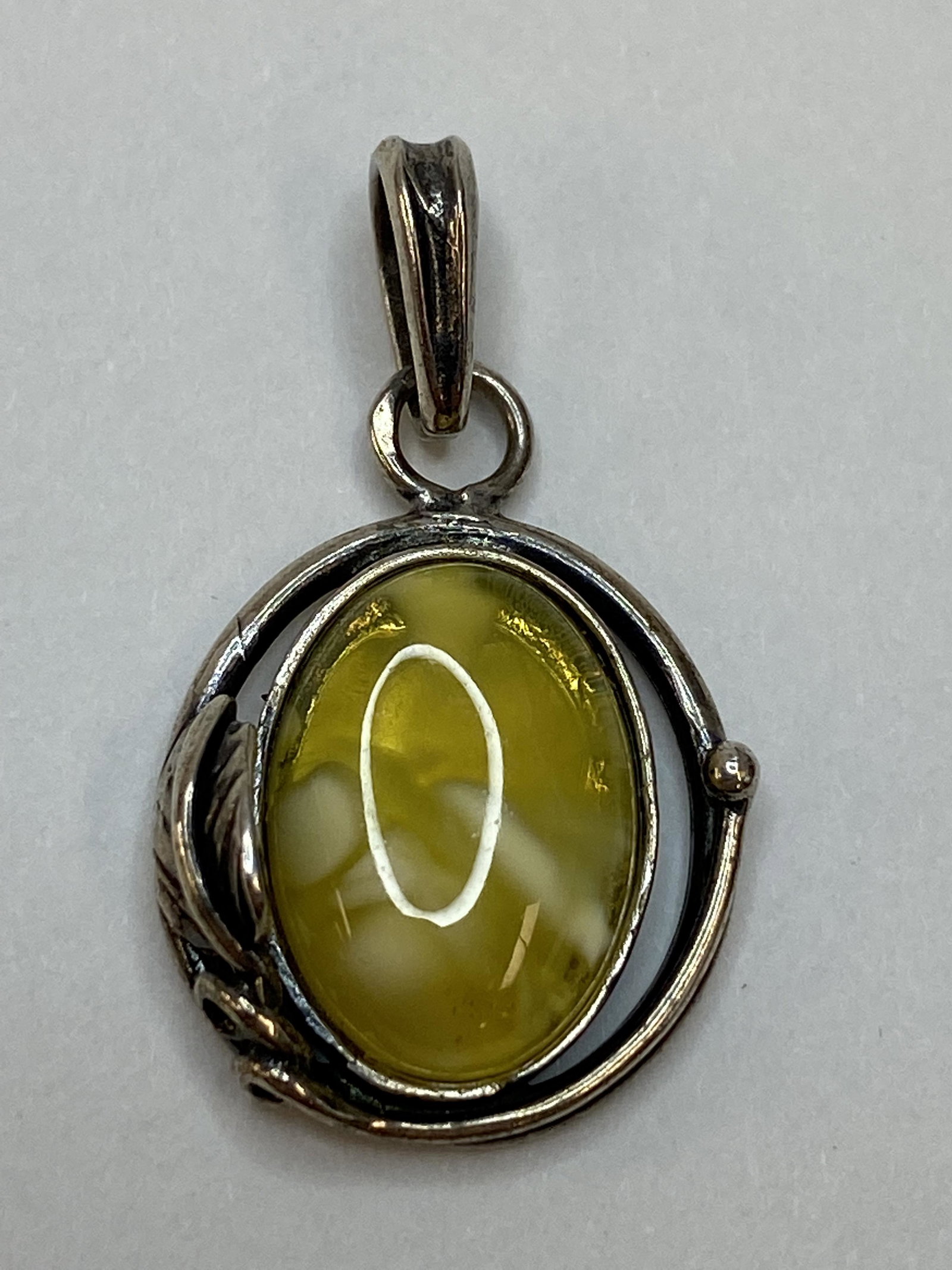 VINTAGE STERLING SILVER ROUND PENDANT YELLOW STONE (1 of 4)