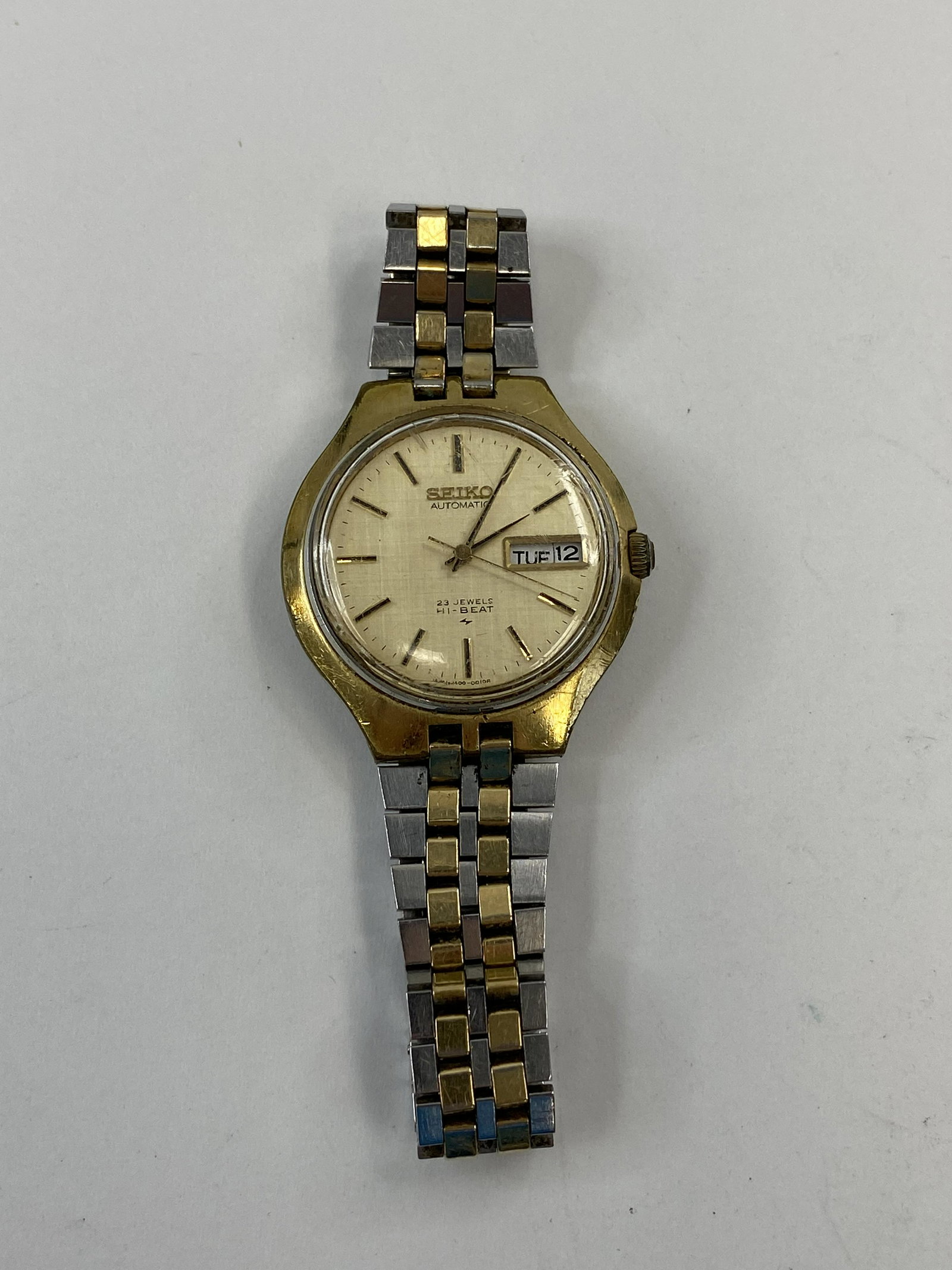 VINTAGE SEIKO 2409-0019 GOLD FILLED AUTOMATIC MEN'S WATCH: VINTAGE SEIKO 2409-0019 GOLD FILLED AUTOMATIC MEN'S WATCH CONDITION: PRE-OWNED / RUNS Diameter: 33 MM *We can't garantee that the watch keeps accurate time, it wasn't tested long enough* SHIPPING FEE 