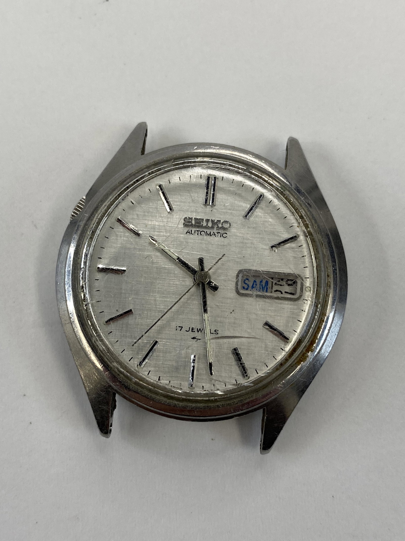 VINTAGE SEIKO 7008-8599-P AUTOMATIC MEN'S WATCH: VINTAGE SEIKO 7008-8599-P AUTOMATIC MEN'S WATCH CONDITION: PRE-OWNED / RUNS Diameter: 37 MM *We can't garantee that the watch keeps accurate time, it wasn't tested long enough* SHIPPING FEE CANADA 15.