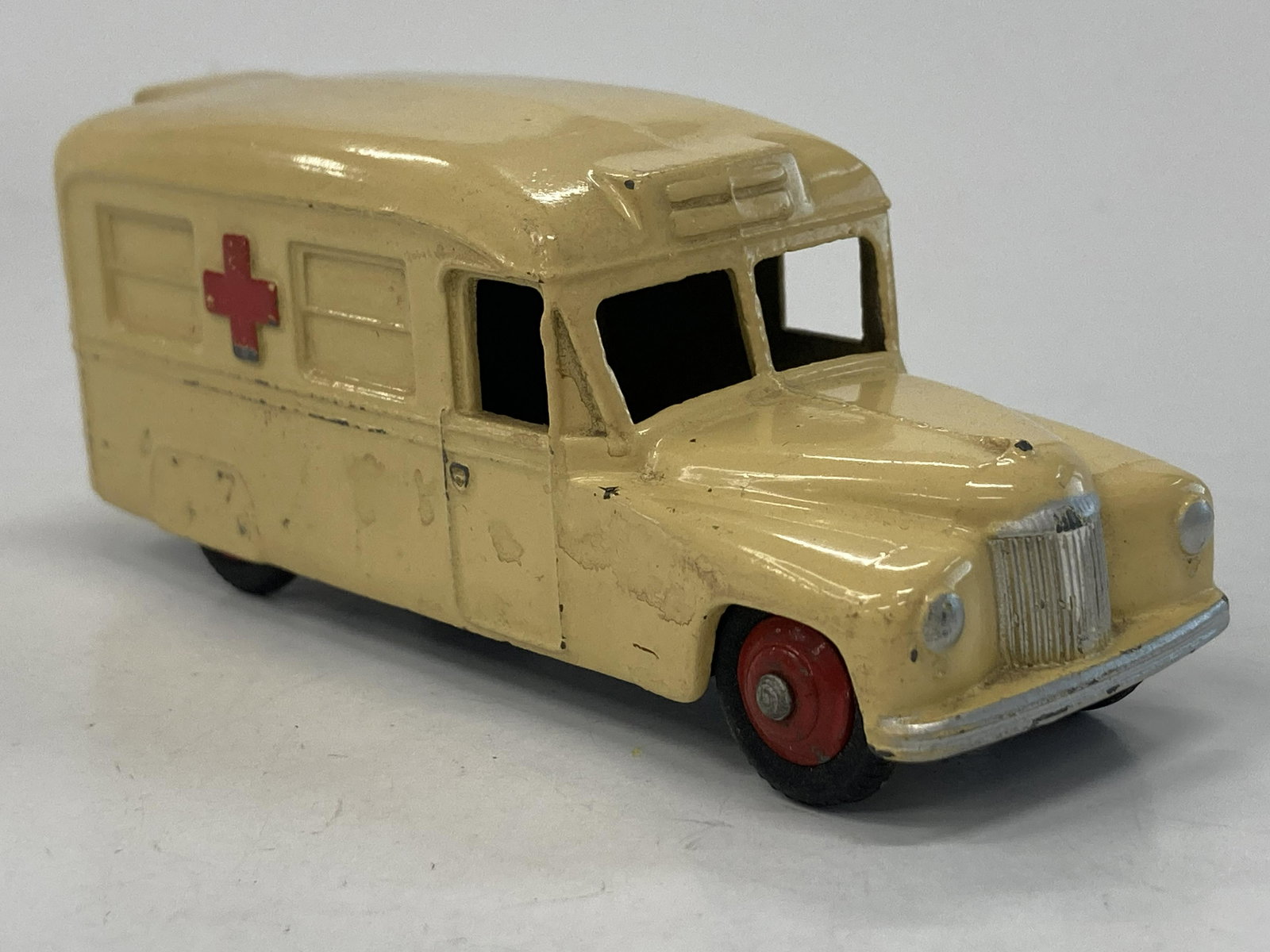 VINTAGE DINKY TOYS DAIMLER (1 of 3)