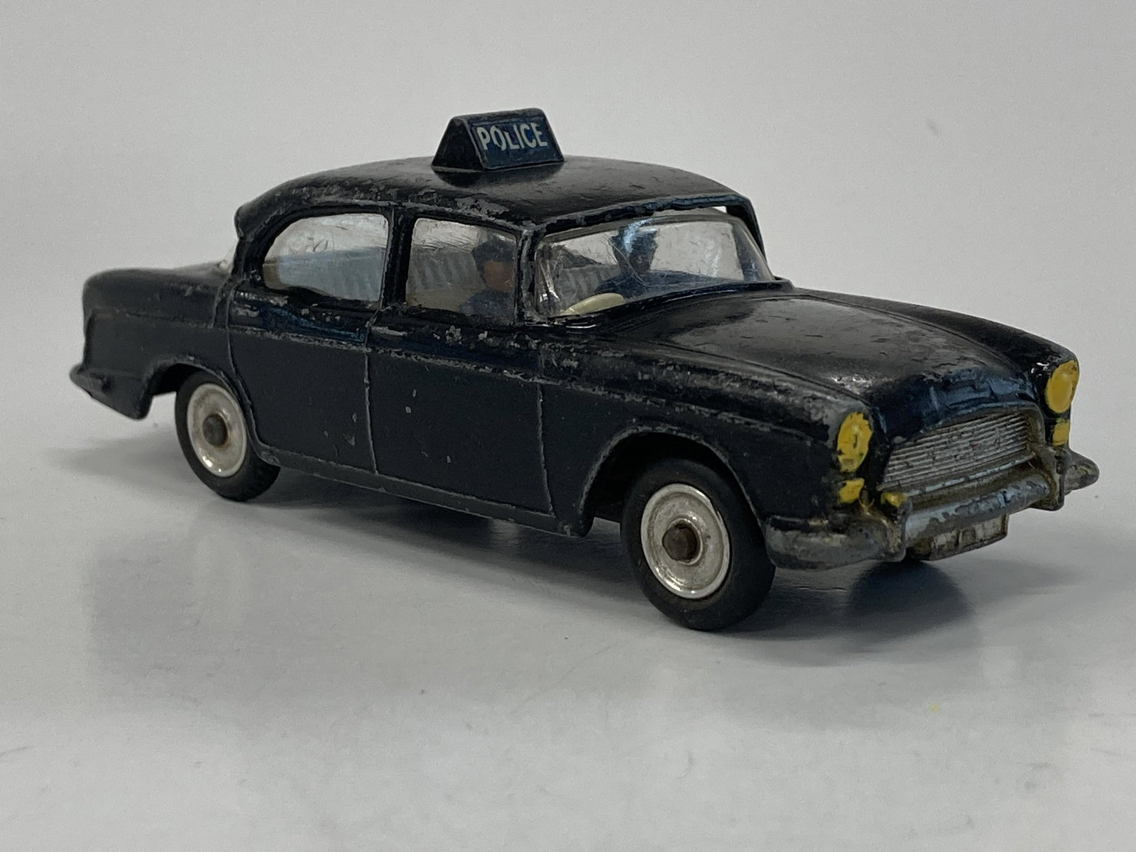 VINTAGE DINKY TOYS HUMBER HAWK (1 of 3)