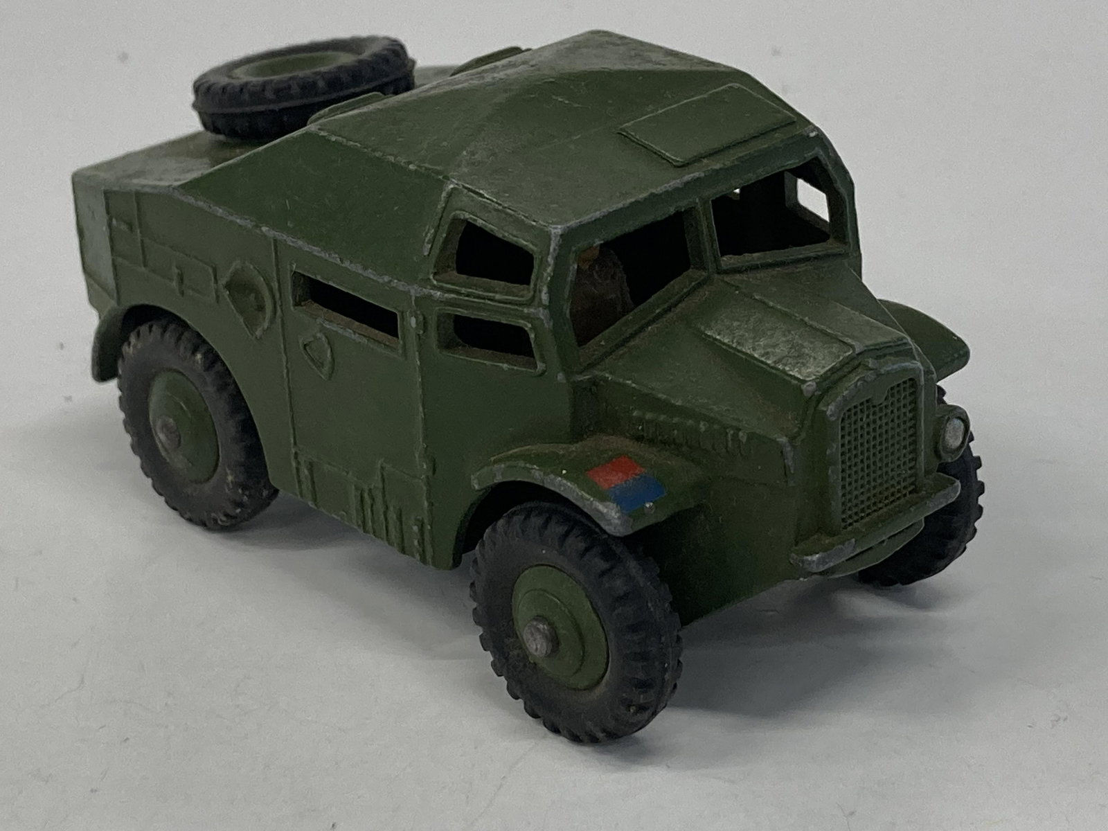 VINTAGE DINKY TOYS FIELD ARTILLERY TRACTOR #688 (1 of 3)