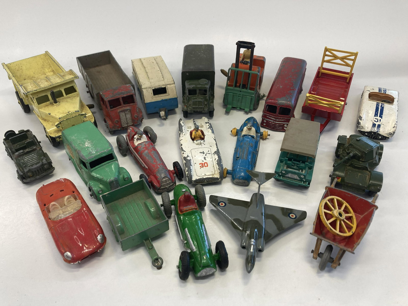 VINTAGE DINKY TOYS COLLECTION LOT OF 20 (1 of 7)