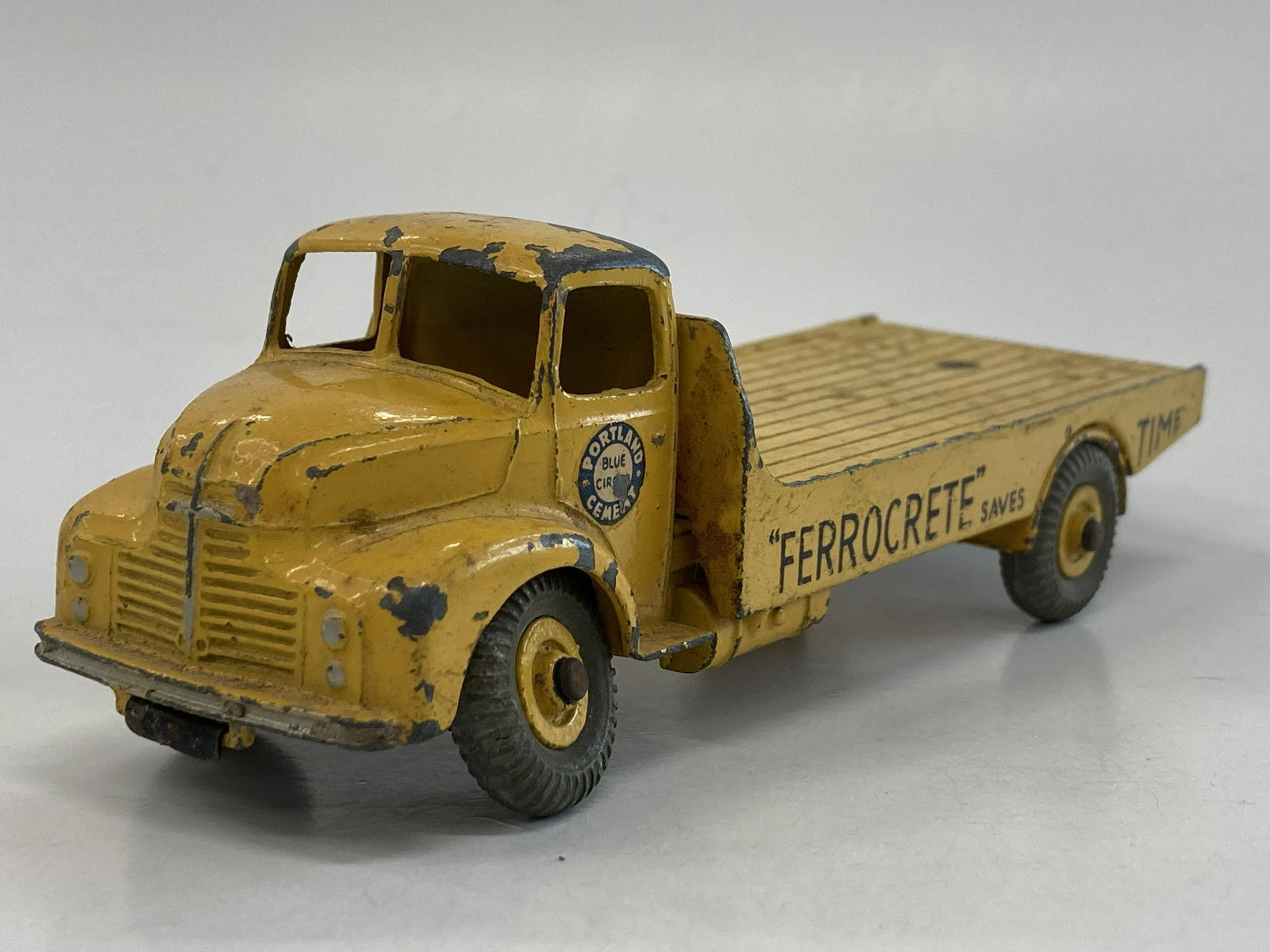 VINTAGE DINKY TOYS LEYLAND COMET #533 (1 of 3)