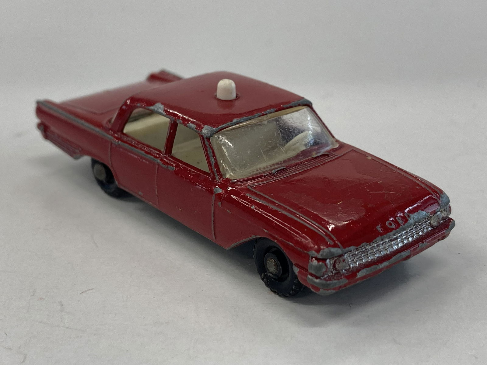 VINTAGE MATCHBOX TOYS FORD FAIRLENE FIRE CHIEF'S CAR #59 (1 of 3)