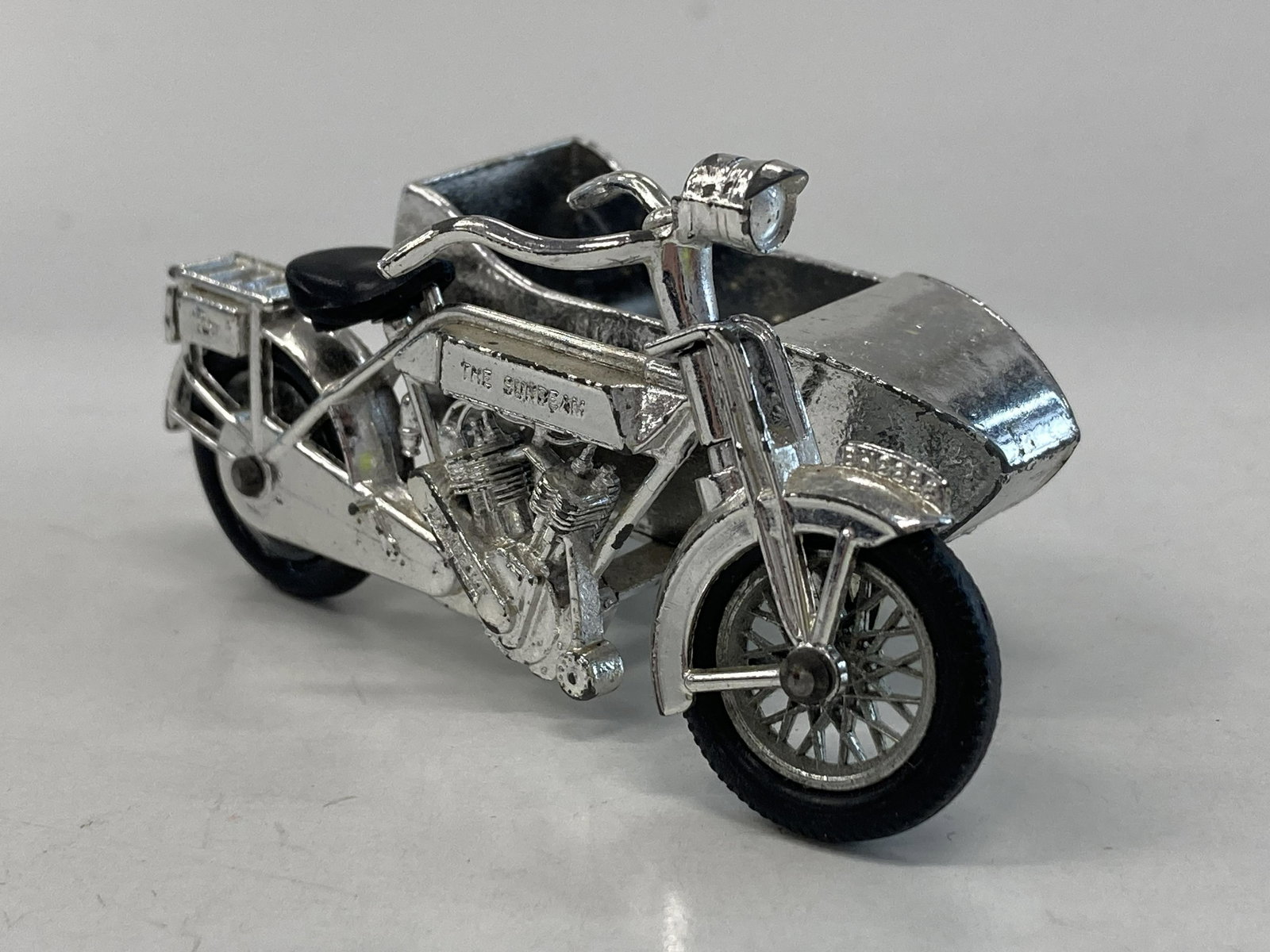 VINTAGE MATCHBOX TOYS 1914 SUNBEAM #8: VINTAGE MATCHBOX TOYS 1914 SUNBEAM #8 CONDITION: PRE-OWNED SHIPPING FEE CANADA 10.00$ USA 15.00$ Combined shipping is available for an extra fee, but only on items won on the same date. *All prices a