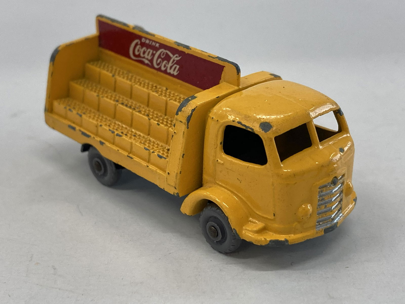 VINTAGE MATCHBOX TOYS KARRIER BANTAM #37: VINTAGE MATCHBOX TOYS KARRIER BANTAM #37 CONDITION: PRE-OWNED SHIPPING FEE CANADA 10.00$ USA 15.00$ Combined shipping is available for an extra fee, but only on items won on the same date. *All price