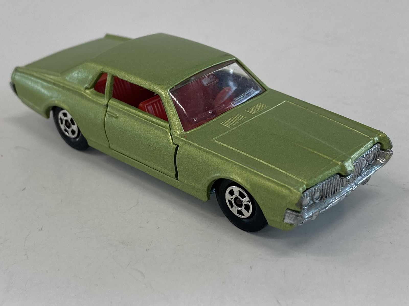 VINTAGE MATCHBOX TOYS SUPERFAST MERCURY COUGAR #62: VINTAGE MATCHBOX TOYS SUPERFAST MERCURY COUGAR #62 CONDITION: PRE-OWNED SHIPPING FEE CANADA 10.00$ USA 15.00$ Combined shipping is available for an extra fee, but only on items won on the same date.