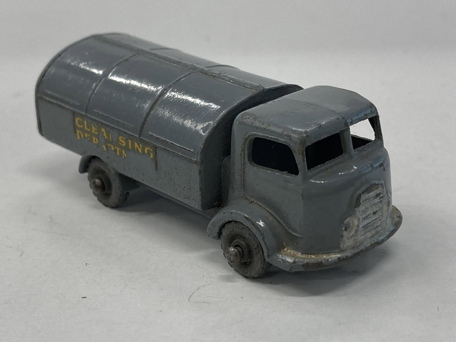 VINTAGE MATCHBOX TOYS KARRIER REFUSE COLLECTOR: VINTAGE MATCHBOX TOYS KARRIER REFUSE COLLECTOR CONDITION: PRE-OWNED SHIPPING FEE CANADA 10.00$ USA 15.00$ Combined shipping is available for an extra fee, but only on items won on the same date. *All