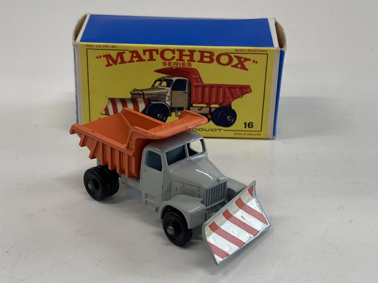 VINTAGE MATCHBOX TOYS SNOWPLOUGH #16 & BOX: VINTAGE MATCHBOX TOYS SNOWPLOUGH #16 & BOX CONDITION: PRE-OWNED SHIPPING FEE CANADA 10.00$ USA 15.00$ Combined shipping is available for an extra fee, but only on items won on the same date. *All pri