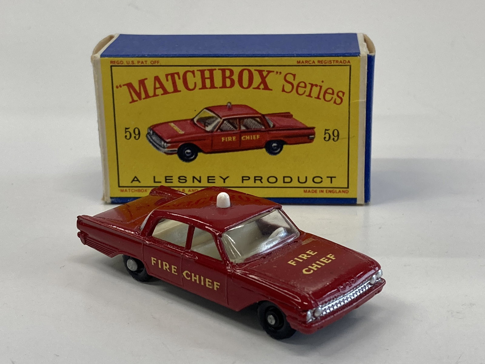VINTAGE MATCHBOX TOYS FIRE CHIEF'S CAR #59 & BOX (1 of 6)