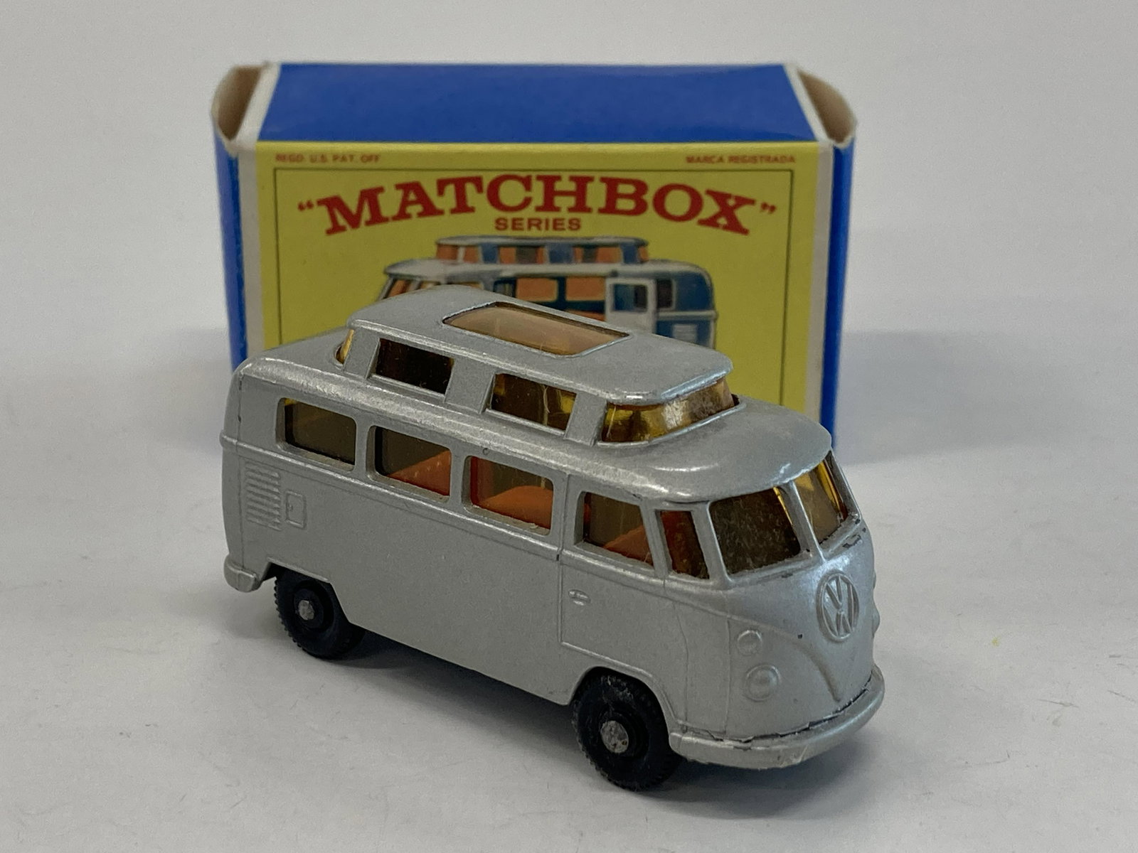 VINTAGE MATCHBOX TOYS VOLKSWAGEN CAMPER #34 & BOX (1 of 7)
