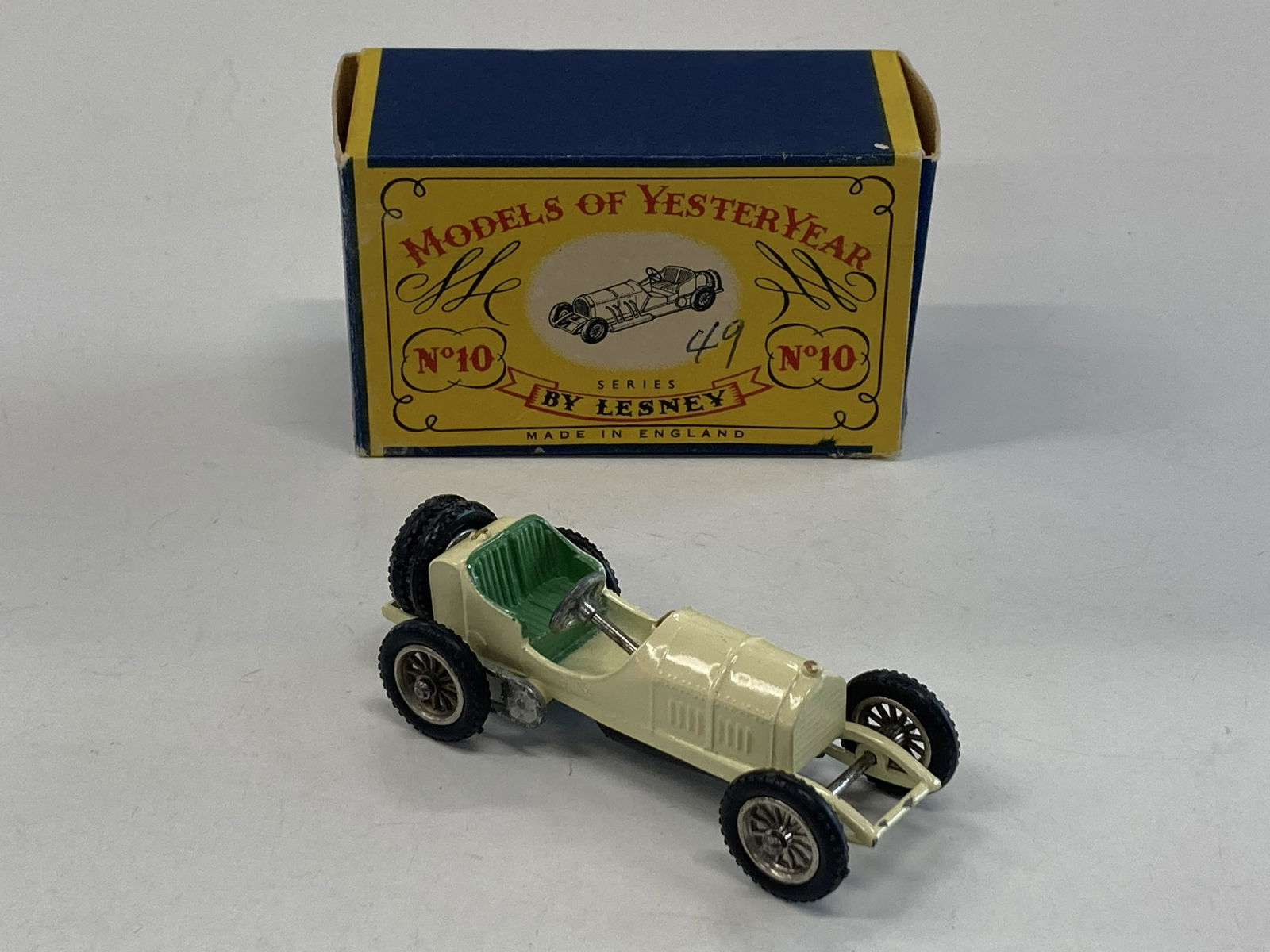VINTAGE MATCHBOX TOYS 1908 MERCEDES #10 & BOX: VINTAGE MATCHBOX TOYS 1908 MERCEDES #10 & BOX CONDITION: PRE-OWNED SHIPPING FEE CANADA 10.00$ USA 15.00$ Combined shipping is available for an extra fee, but only on items won on the same date. *All