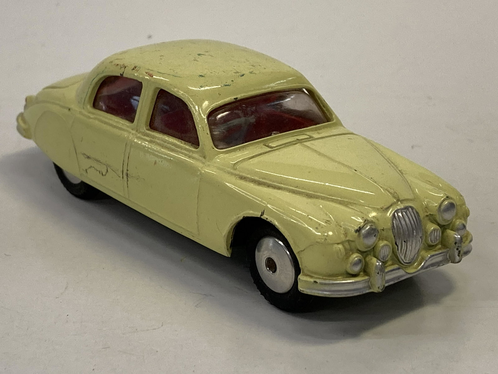 VINTAGE CORGI TOYS JAGUAR 2.4 LITRE (1 of 3)