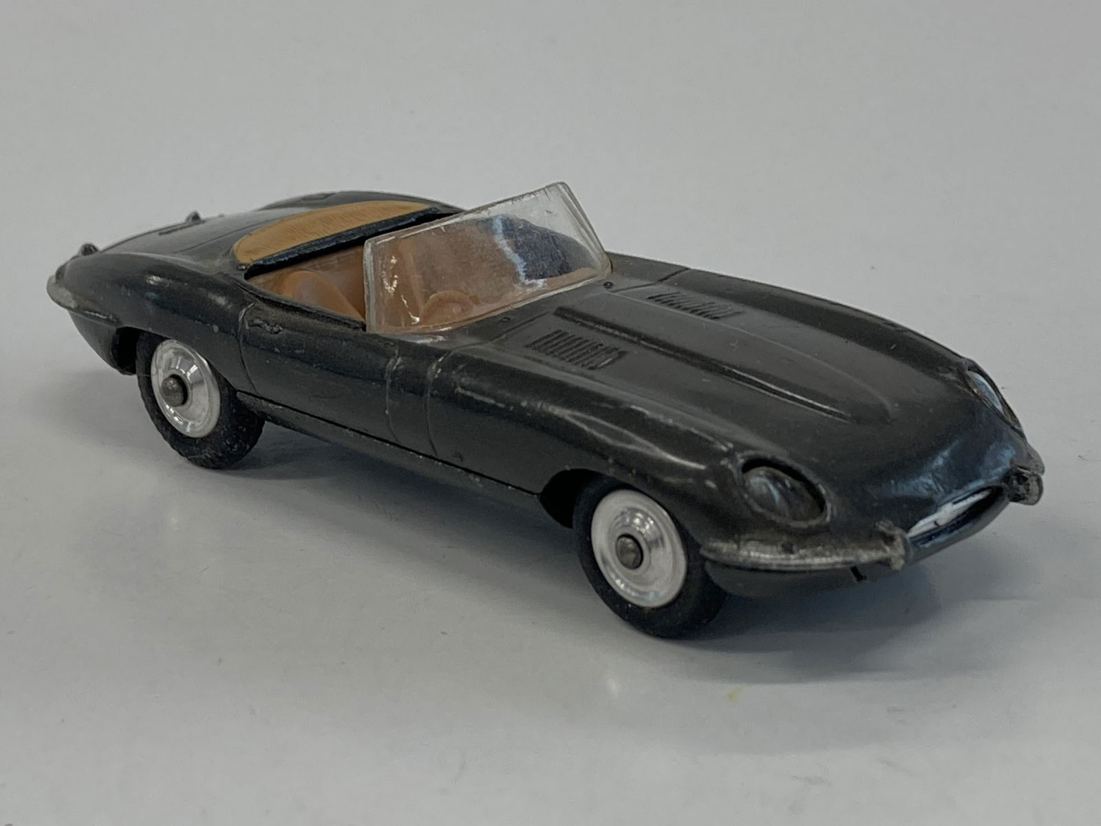 VINTAGE CORGI TOYS E-TYPE JAGUAR (1 of 3)