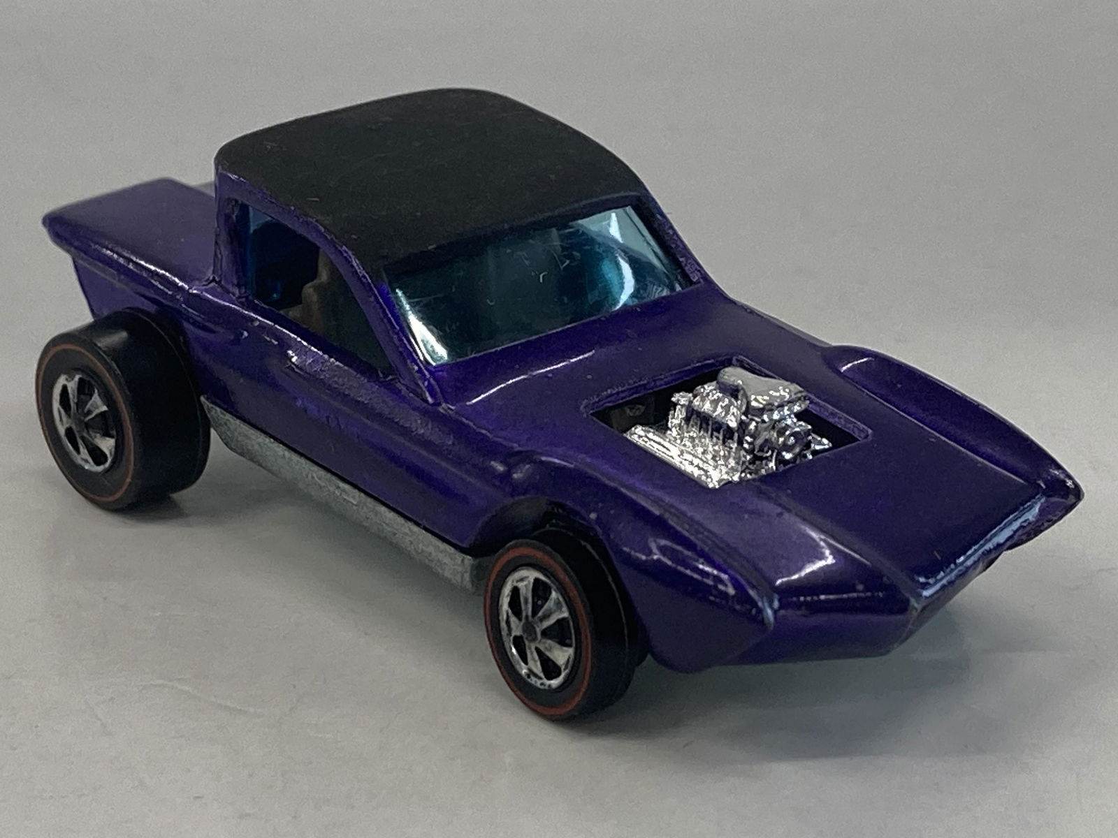 1967 MATTEL HOT WHEELS PYTHON: 1967 MATTEL HOT WHEELS PYTHON CONDITION: PRE-OWNED SHIPPING FEE CANADA 10.00$ USA 15.00$ Combined shipping is available for an extra fee, but only on items won on the same date. *All prices are in US