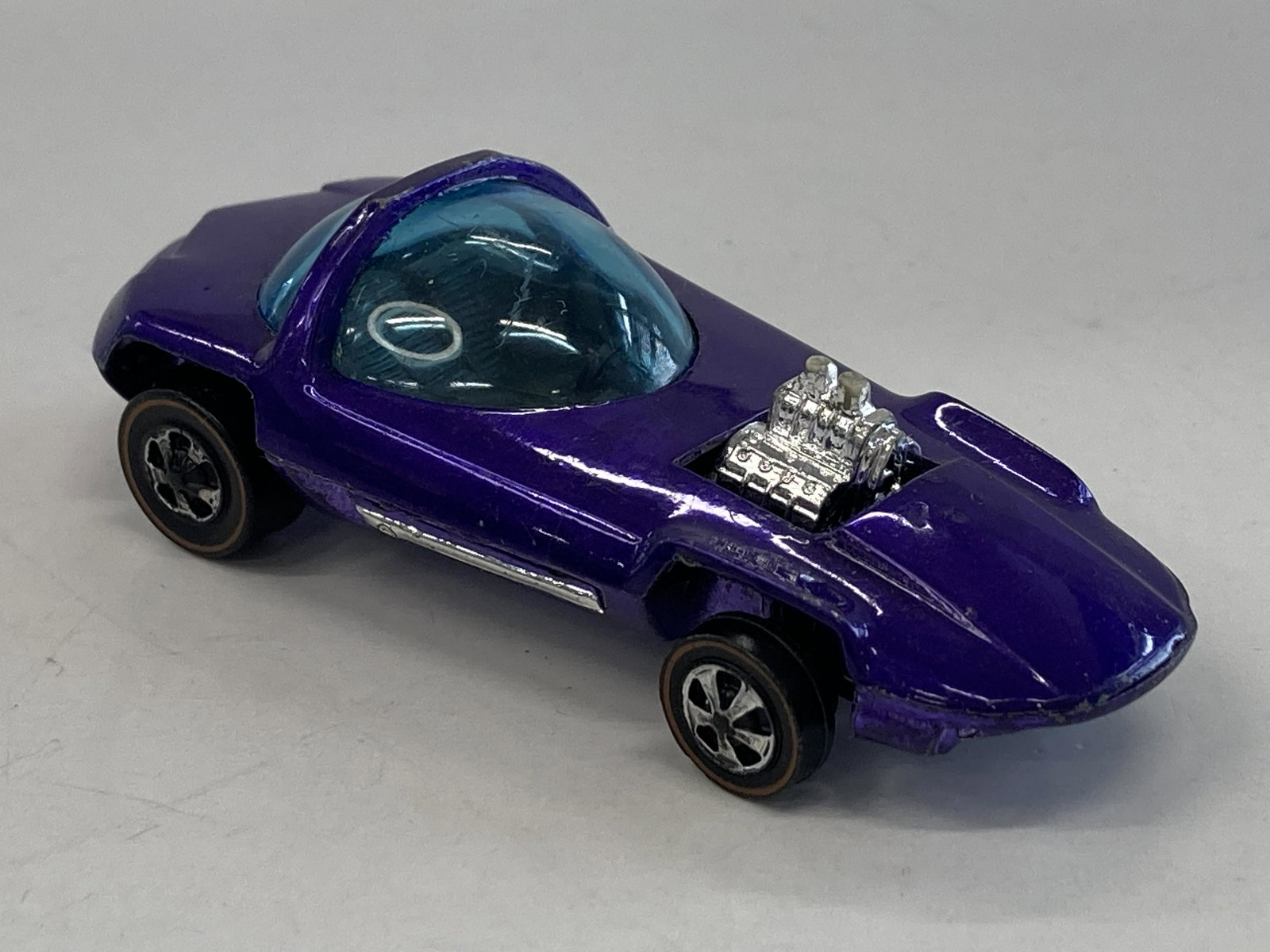 1967 MATTEL HOT WHEELS SILHOUETTE: 1967 MATTEL HOT WHEELS SILHOUETTE CONDITION: PRE-OWNED SHIPPING FEE CANADA 10.00$ USA 15.00$ Combined shipping is available for an extra fee, but only on items won on the same date. *All prices are i