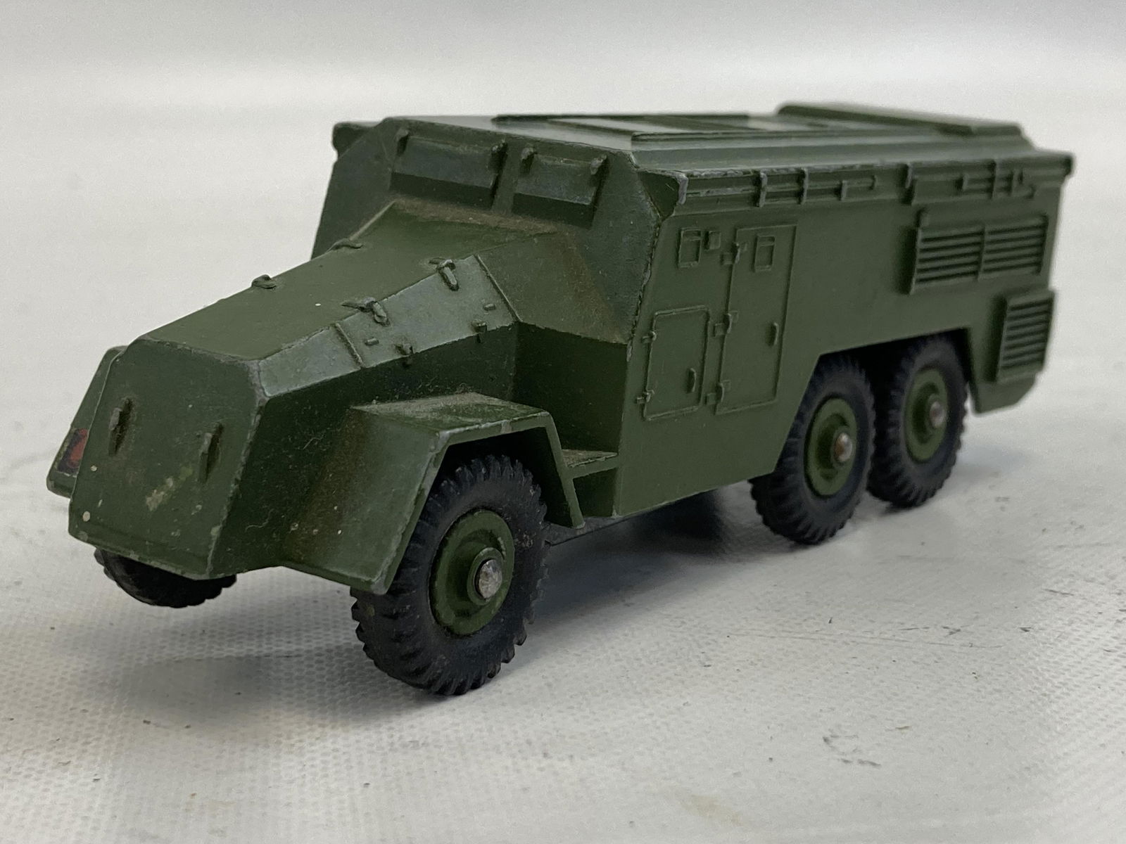 VINTAGE DINKY TOYS #677 ARMOURED COMMAND VEHICLE (1 of 5)
